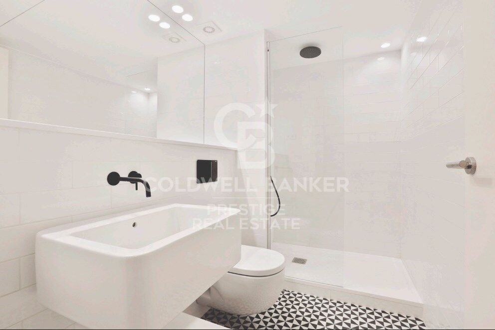 Exclusive renovated apartment in the heart of the Gothic Quarter.