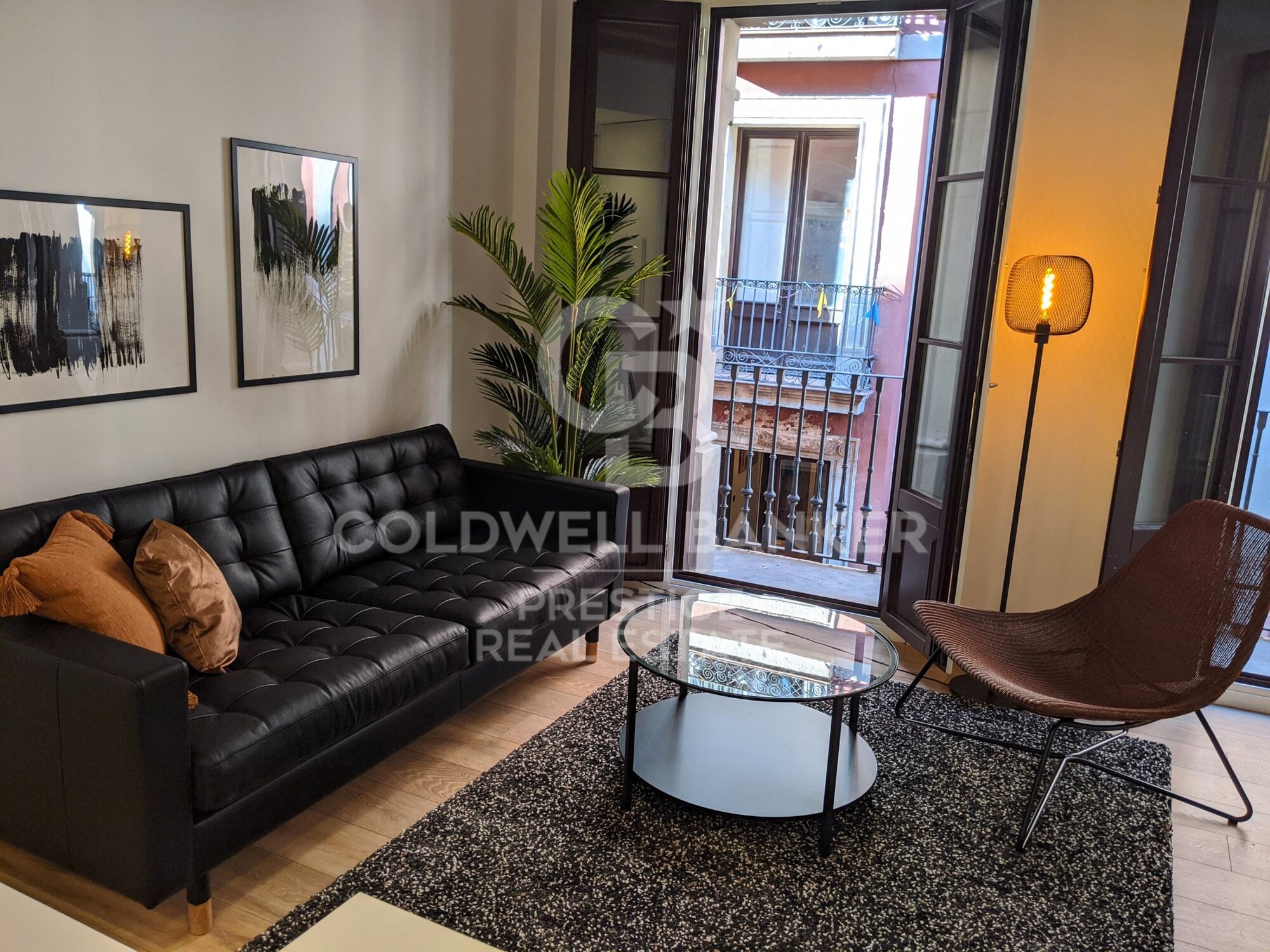 Exclusive renovated apartment in the heart of the Gothic Quarter.