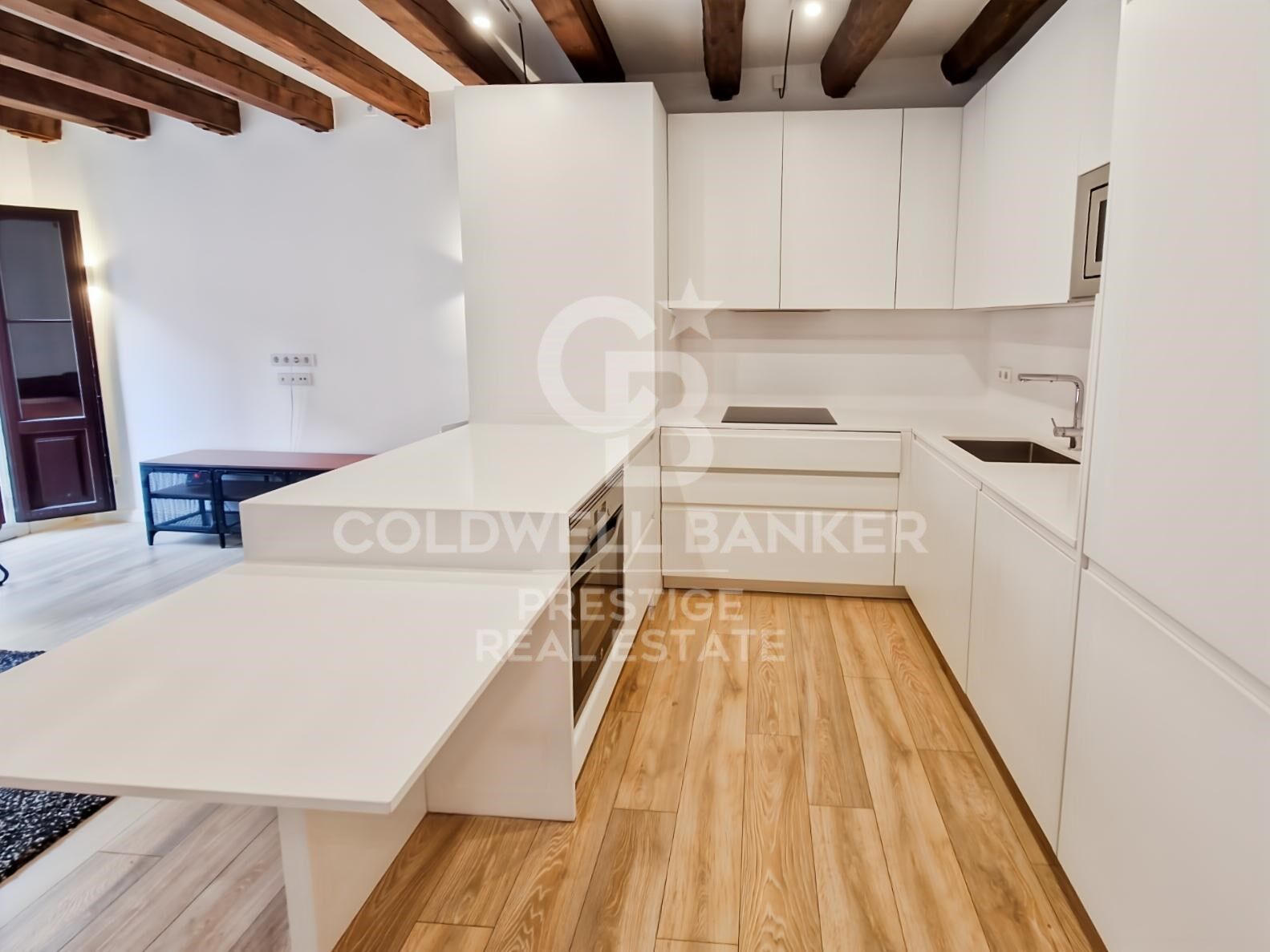 Ático de lujo con terraza privada en el corazón del Barrio Gótico.