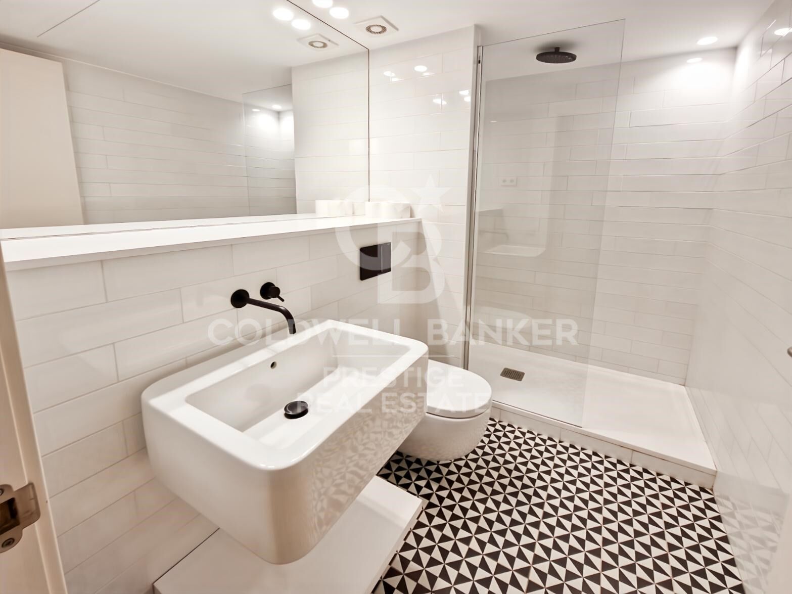 Luxury penthouse with private terrace in the heart of the Gothic Quarter.