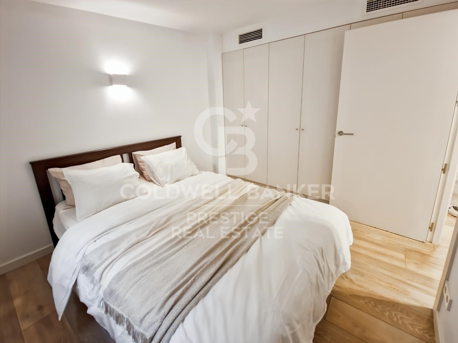 Luxury penthouse with private terrace in the heart of the Gothic Quarter.