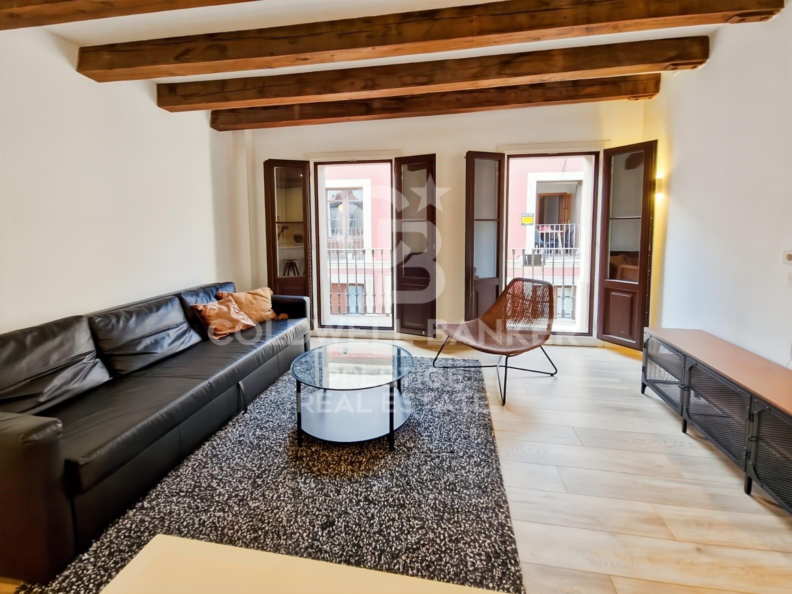 Ático de lujo con terraza privada en el corazón del Barrio Gótico.