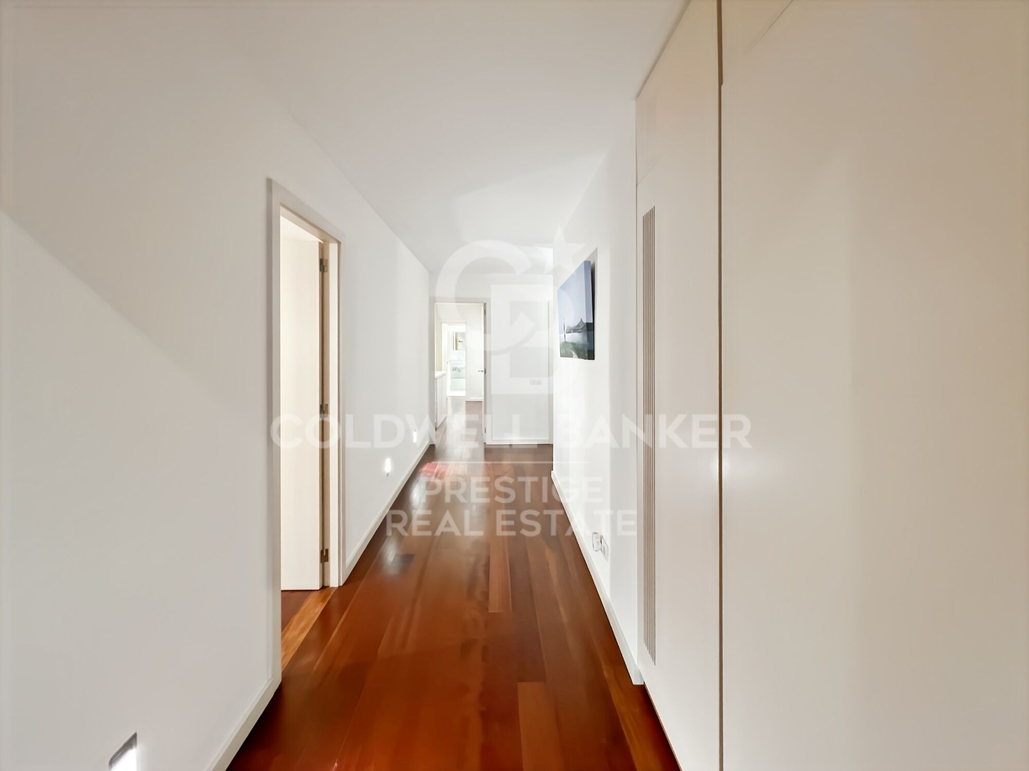 Apartment for sale with terrace and 1 parking space near Plaza Francesc Macià