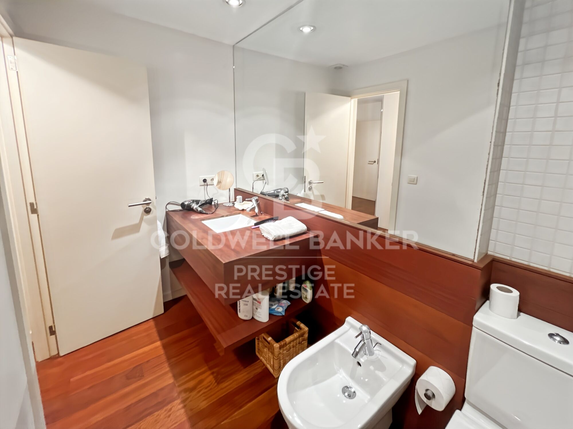 Piso en venta con terraza y parking cerca de la Plaza Francesc Macià