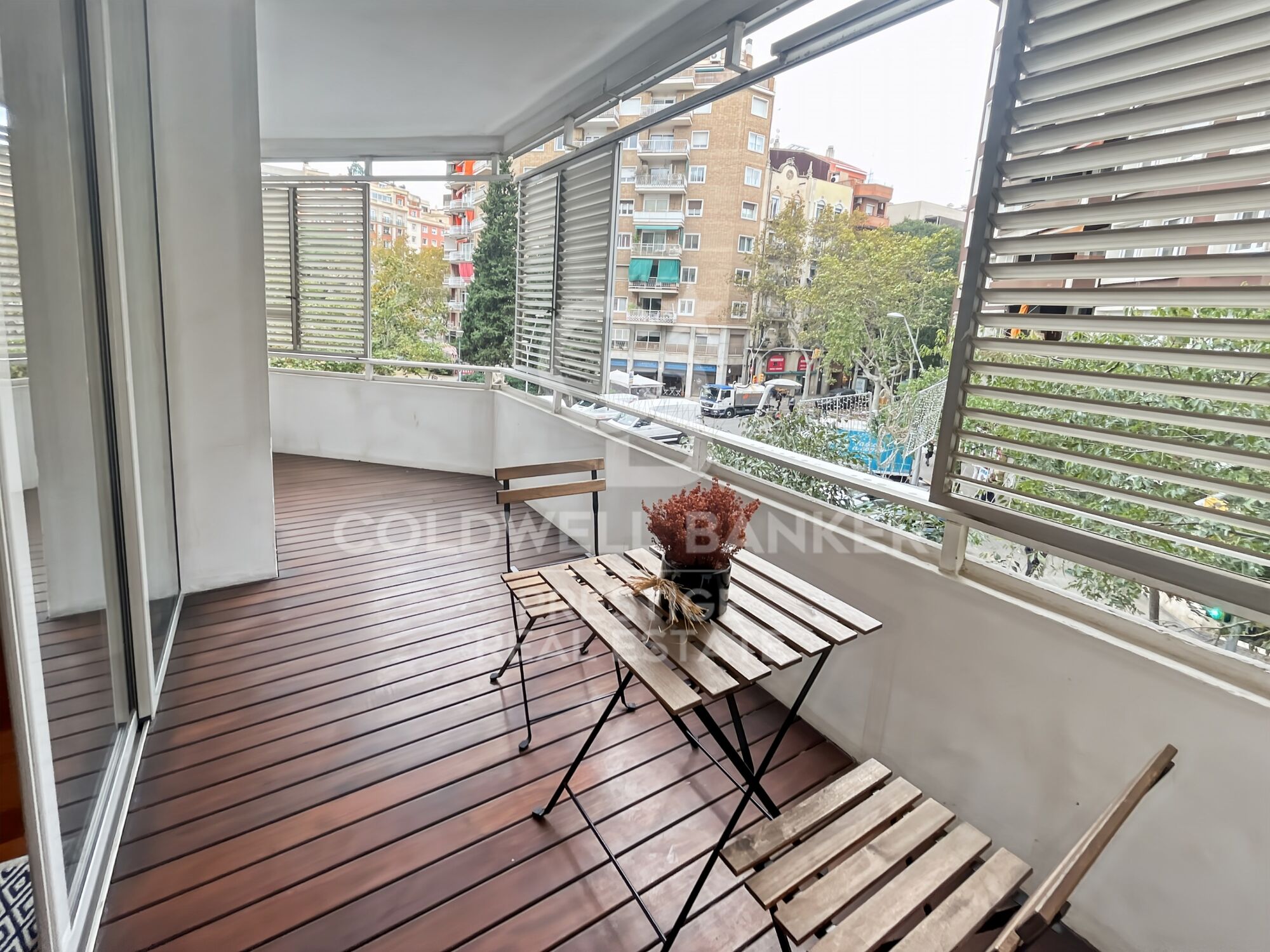 Piso en venta con terraza y parking cerca de la Plaza Francesc Macià