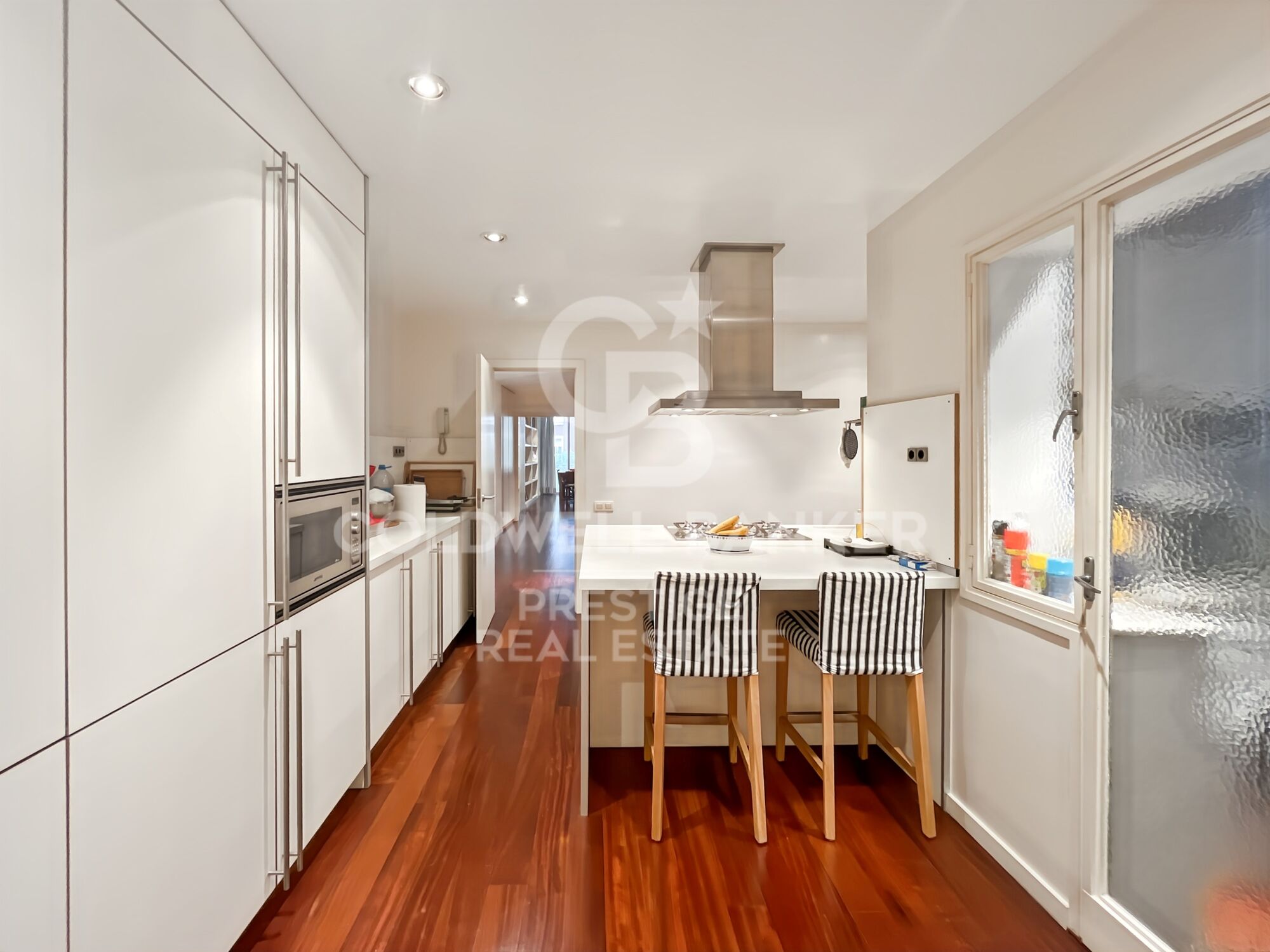 Piso en venta con terraza y parking cerca de la Plaza Francesc Macià