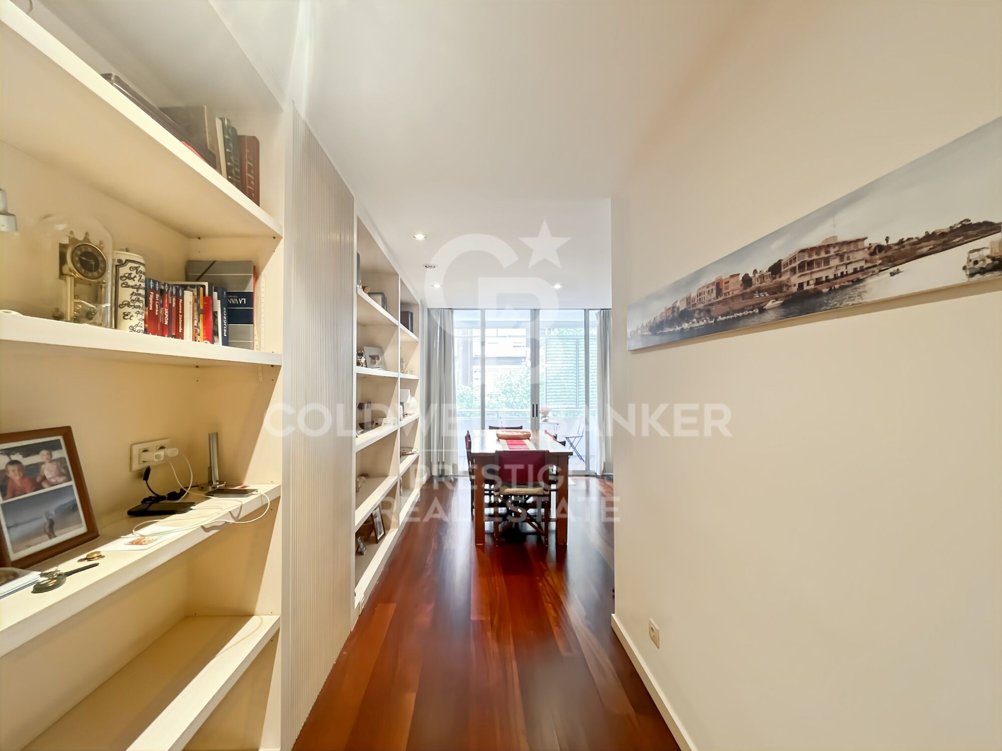 Apartment for sale with terrace and 1 parking space near Plaza Francesc Macià