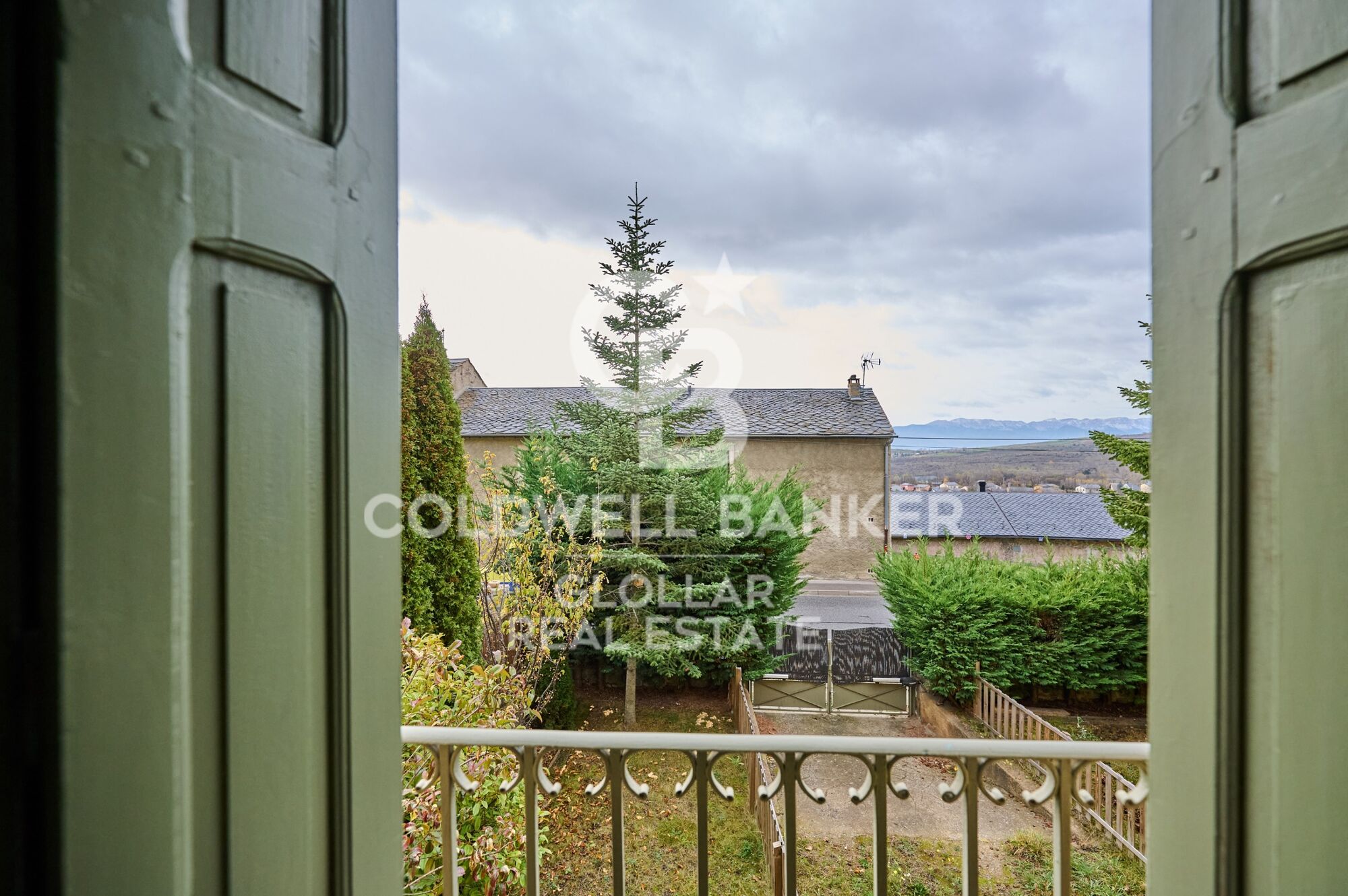 Apartment 3 Bedrooms Sale Enveitg