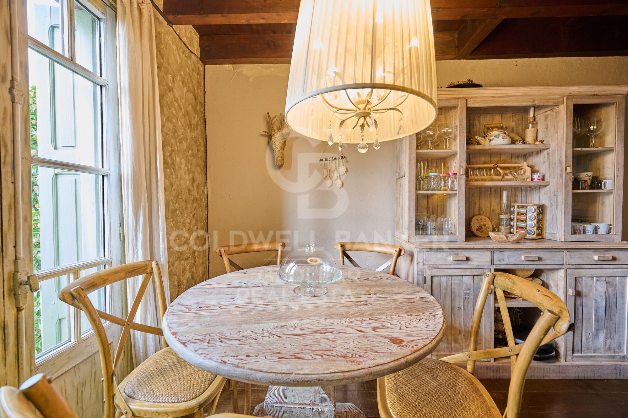 Apartment 3 Bedrooms Sale Enveitg