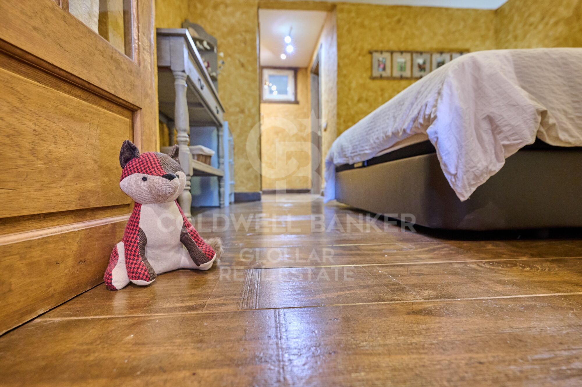 Apartment 3 Bedrooms Sale Enveitg