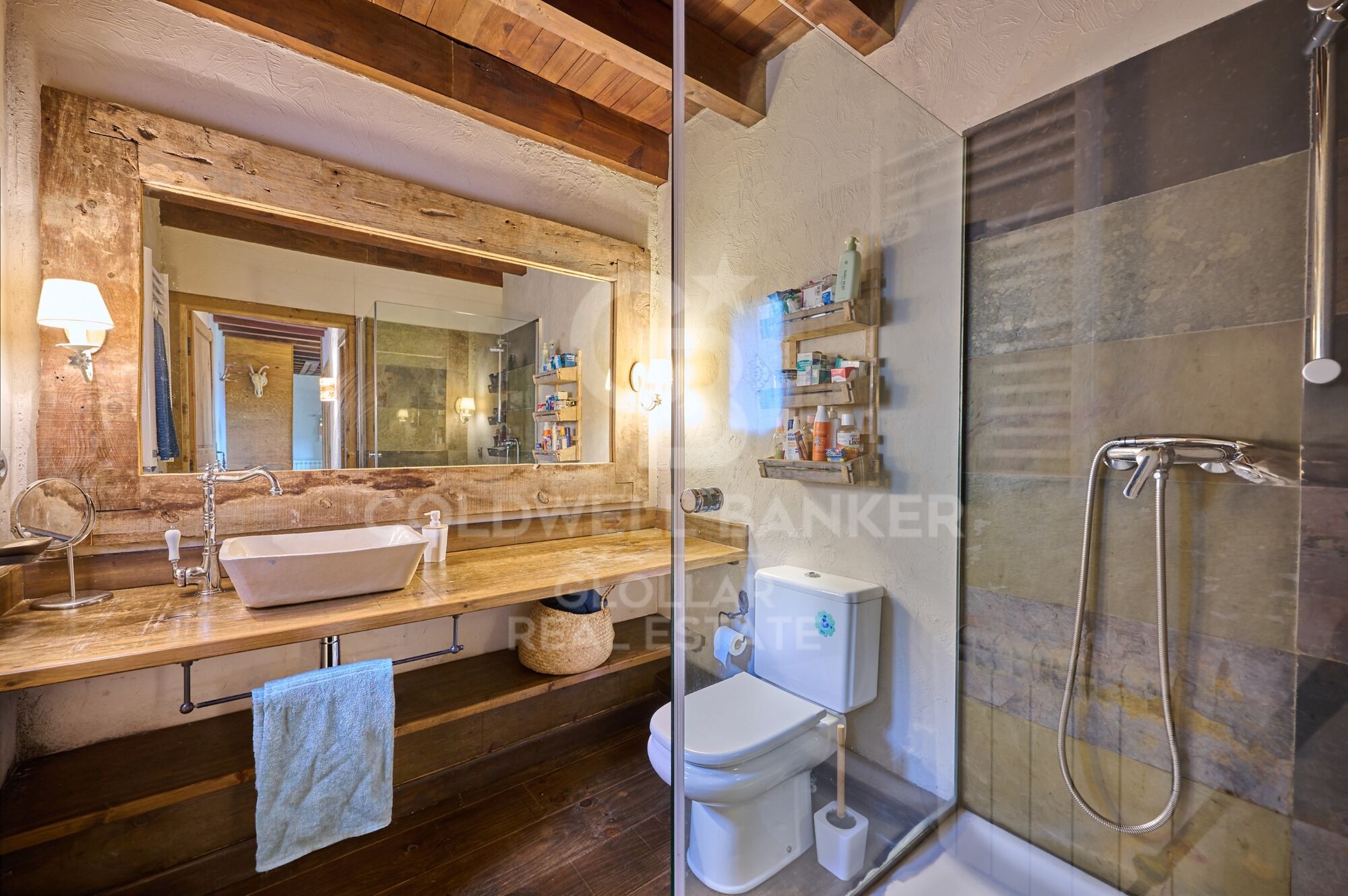 Apartment 3 Bedrooms Sale Enveitg