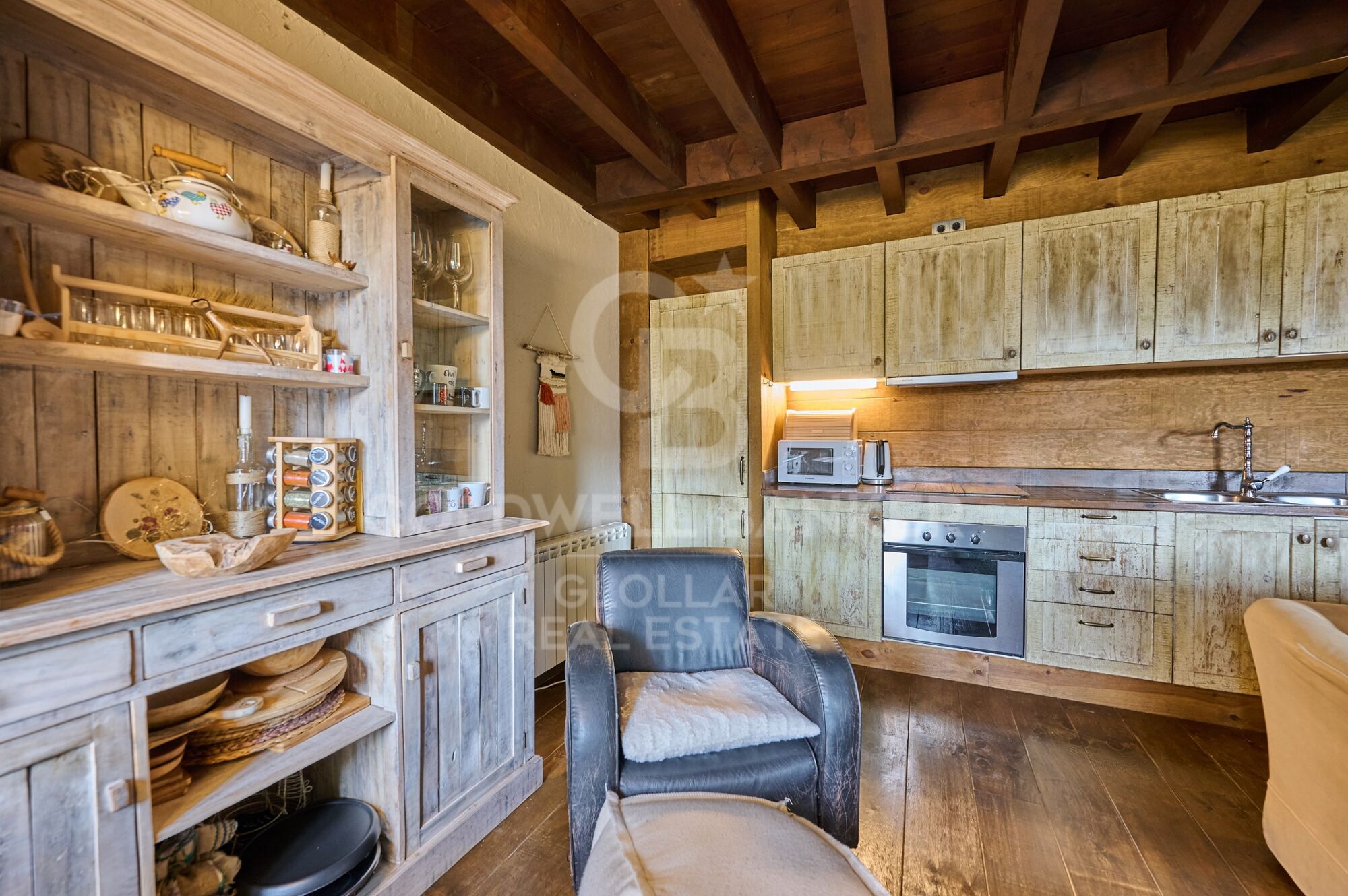 Apartment 3 Bedrooms Sale Enveitg