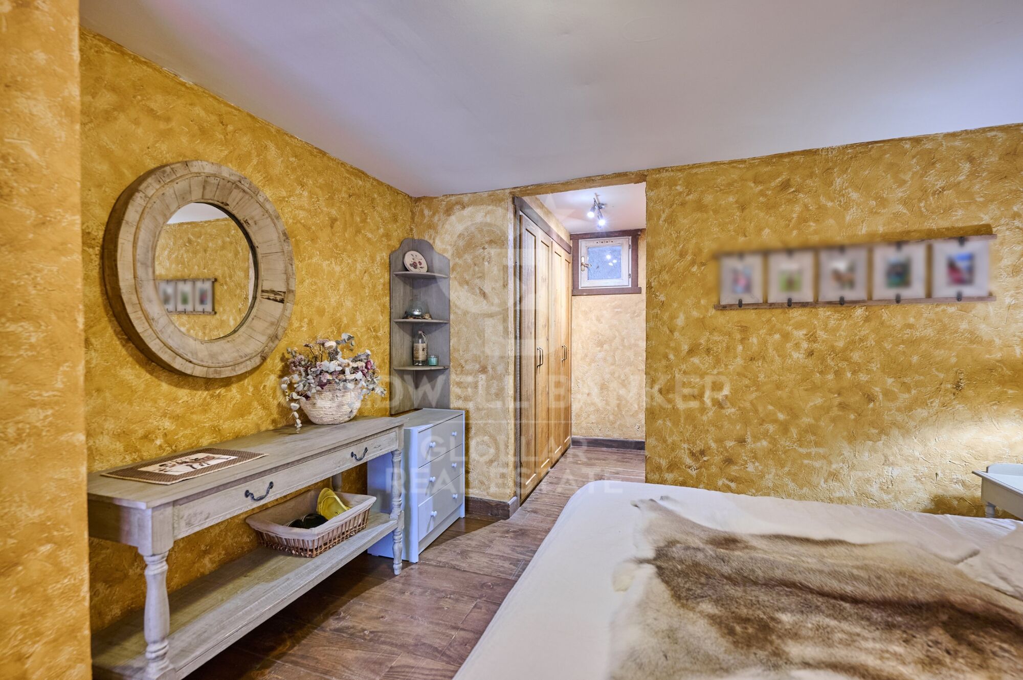 Apartment 3 Bedrooms Sale Enveitg