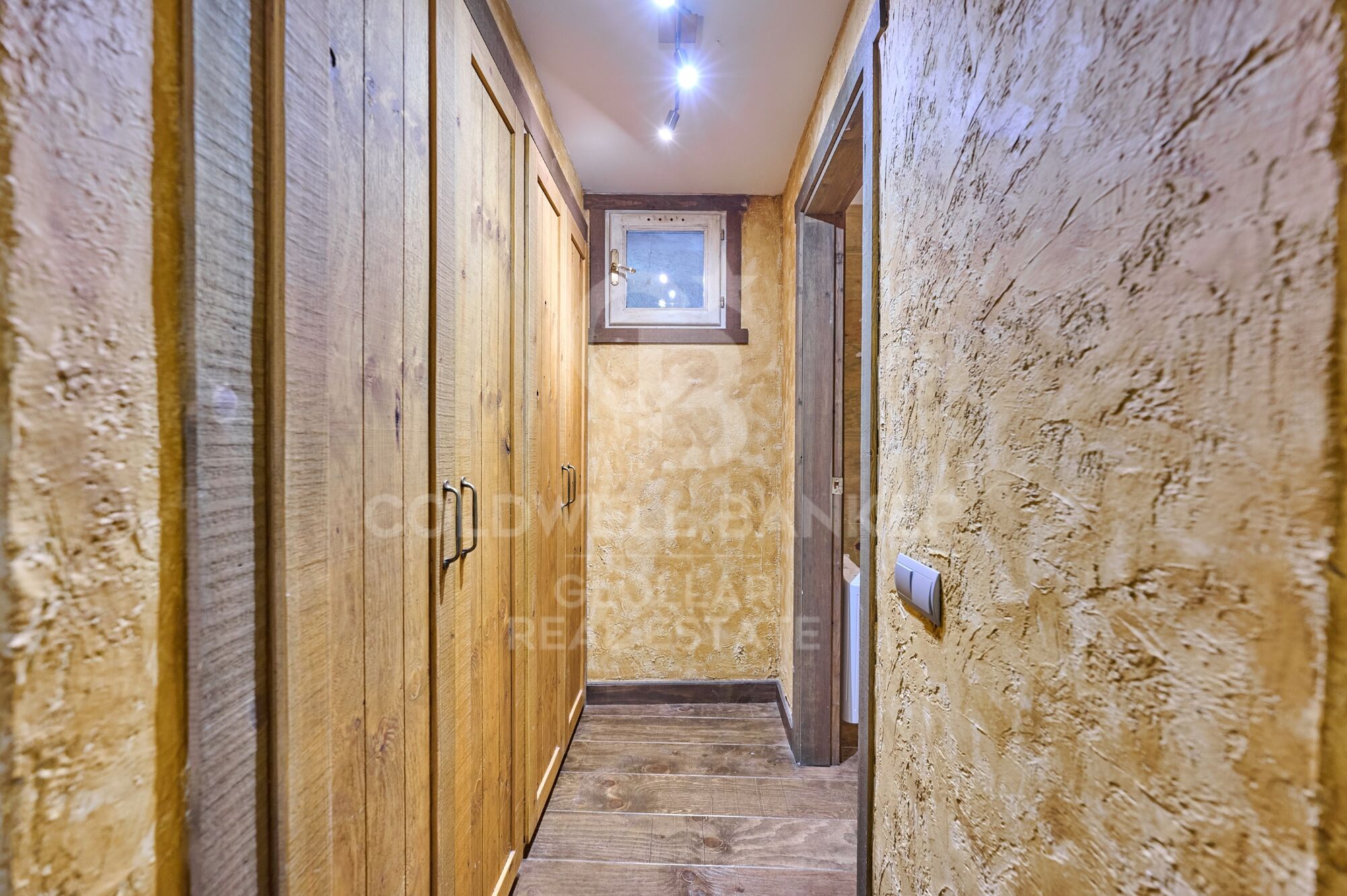 Apartment 3 Bedrooms Sale Enveitg