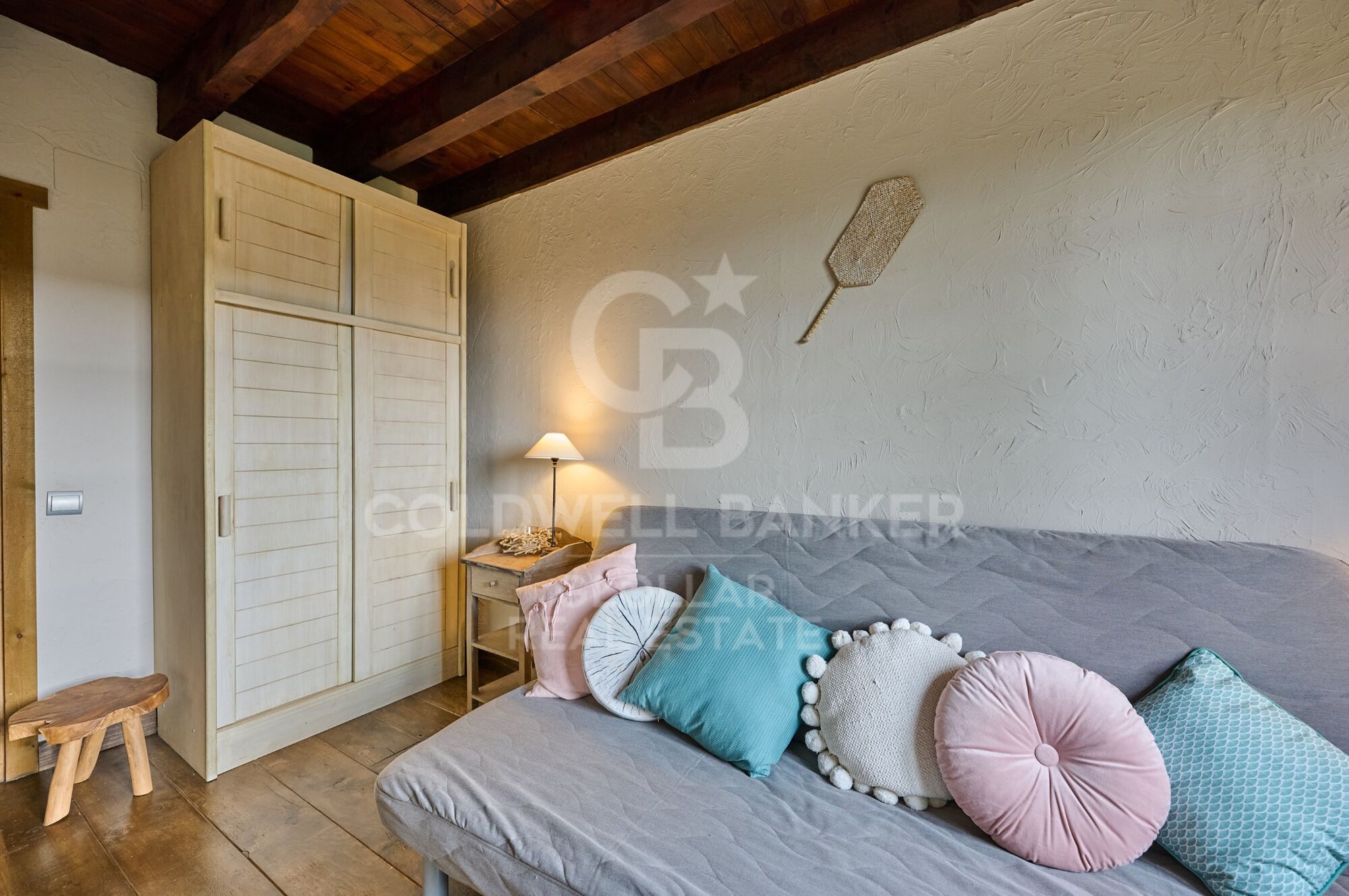 Apartment 3 Bedrooms Sale Enveitg