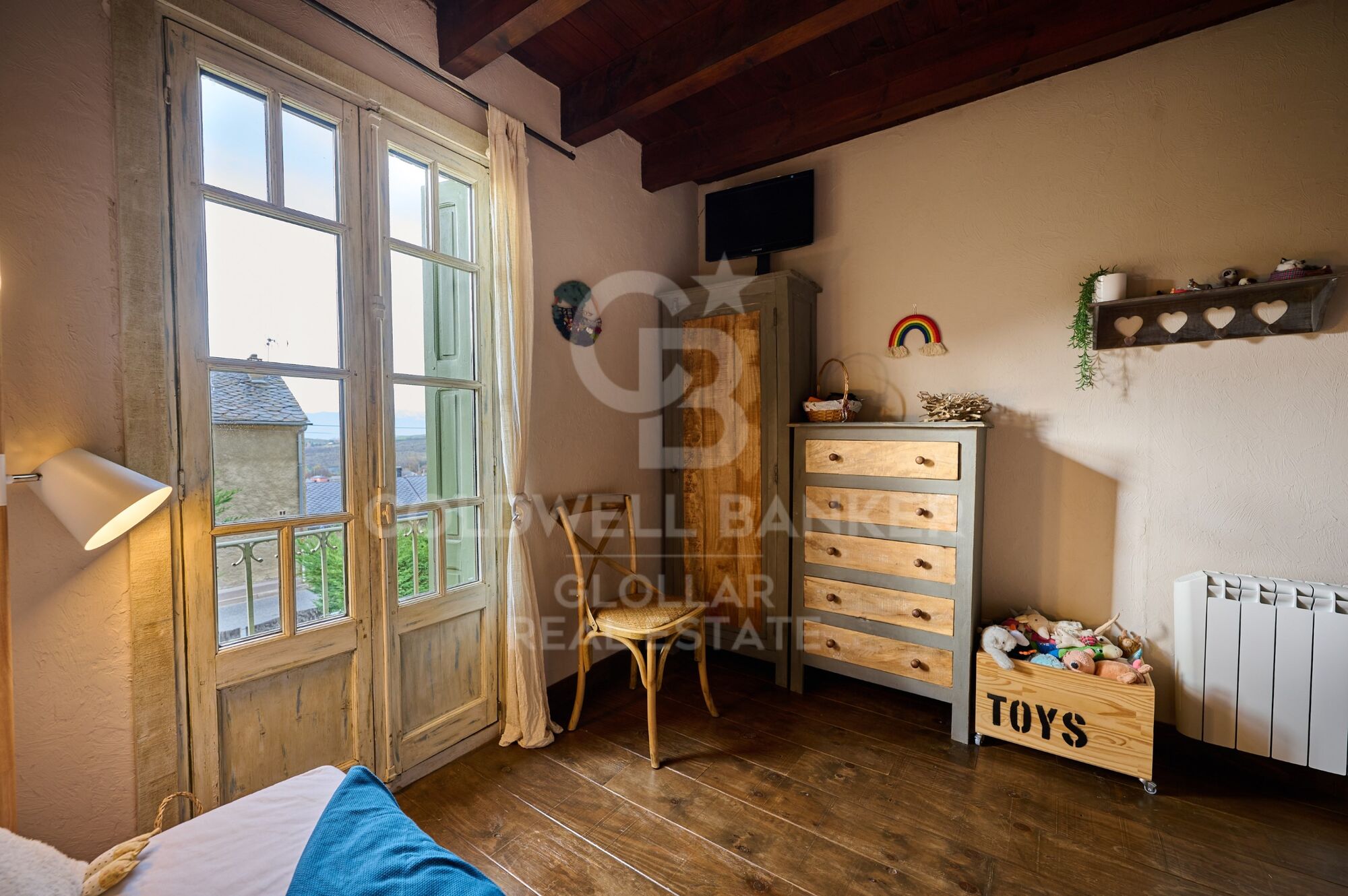 Apartment 3 Bedrooms Sale Enveitg