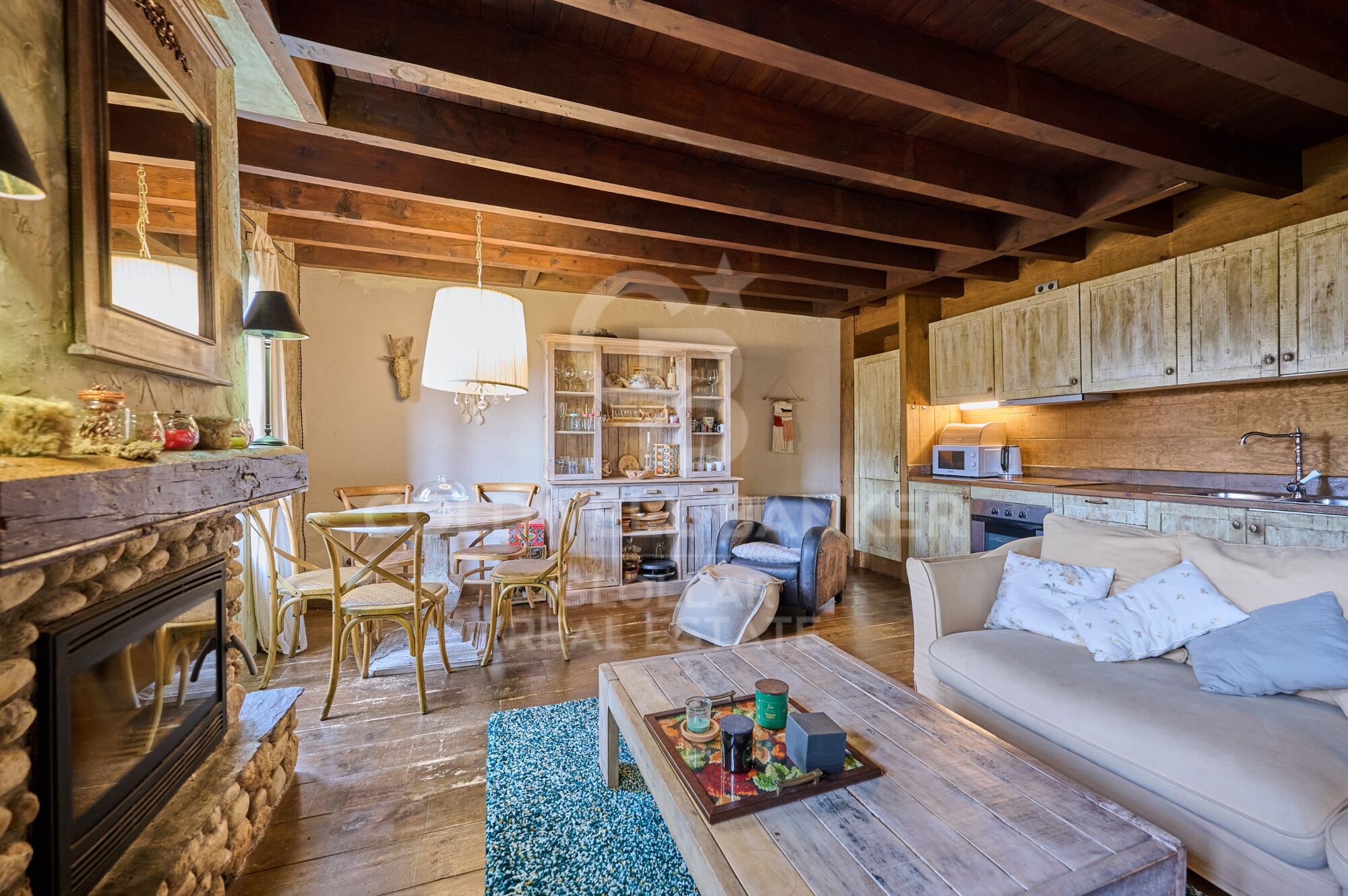 Apartment 3 Bedrooms Sale Enveitg