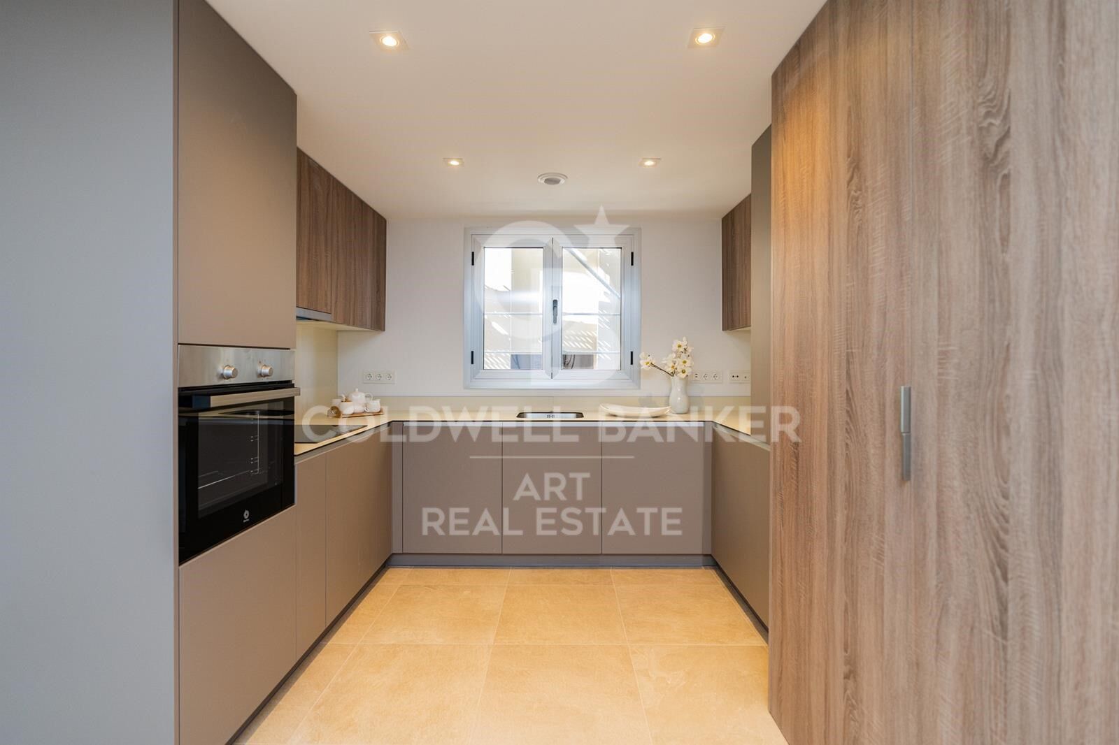 Luxury apartments next to the golf course in Estepona
