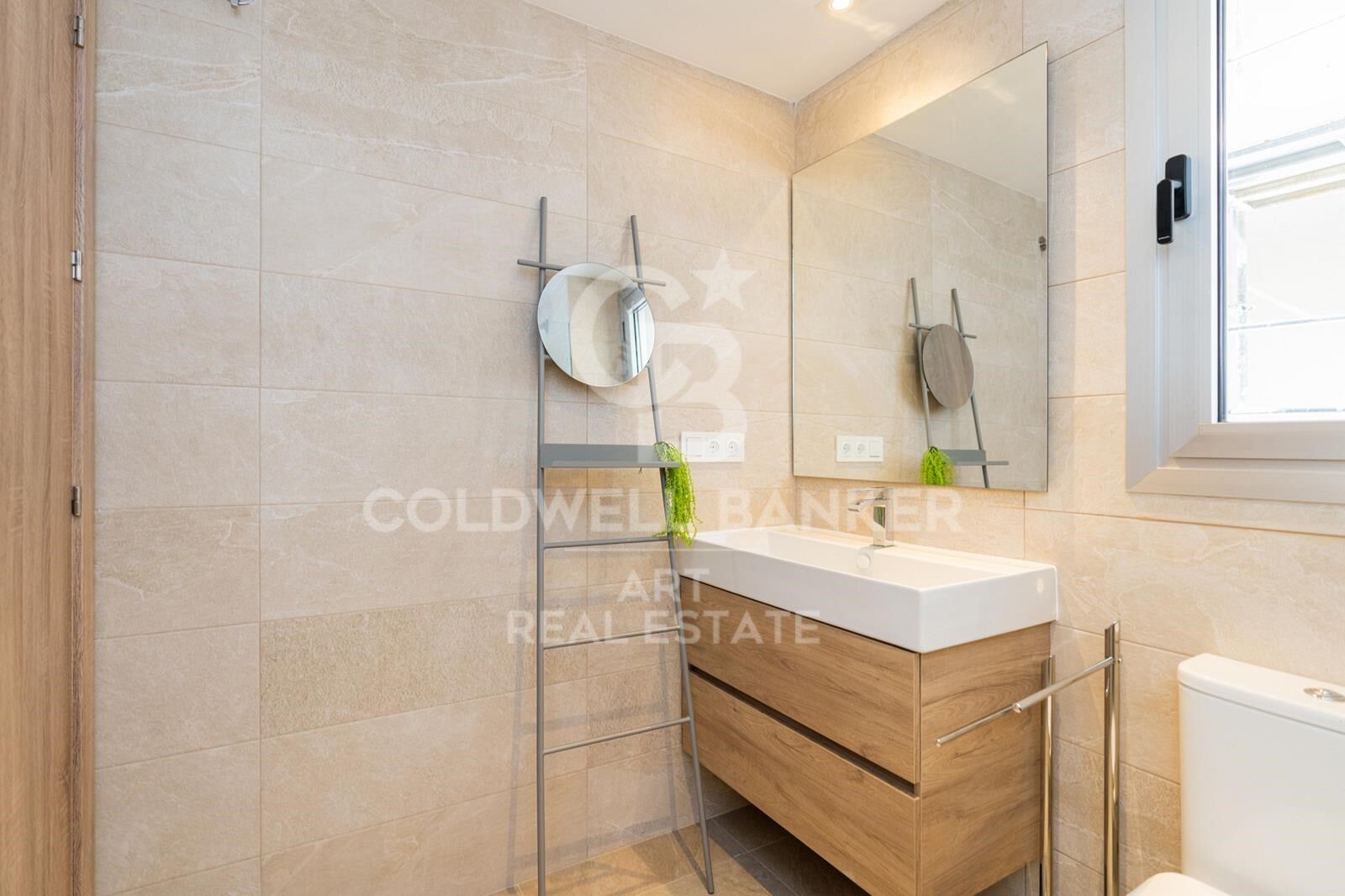 Luxury apartments next to the golf course in Estepona