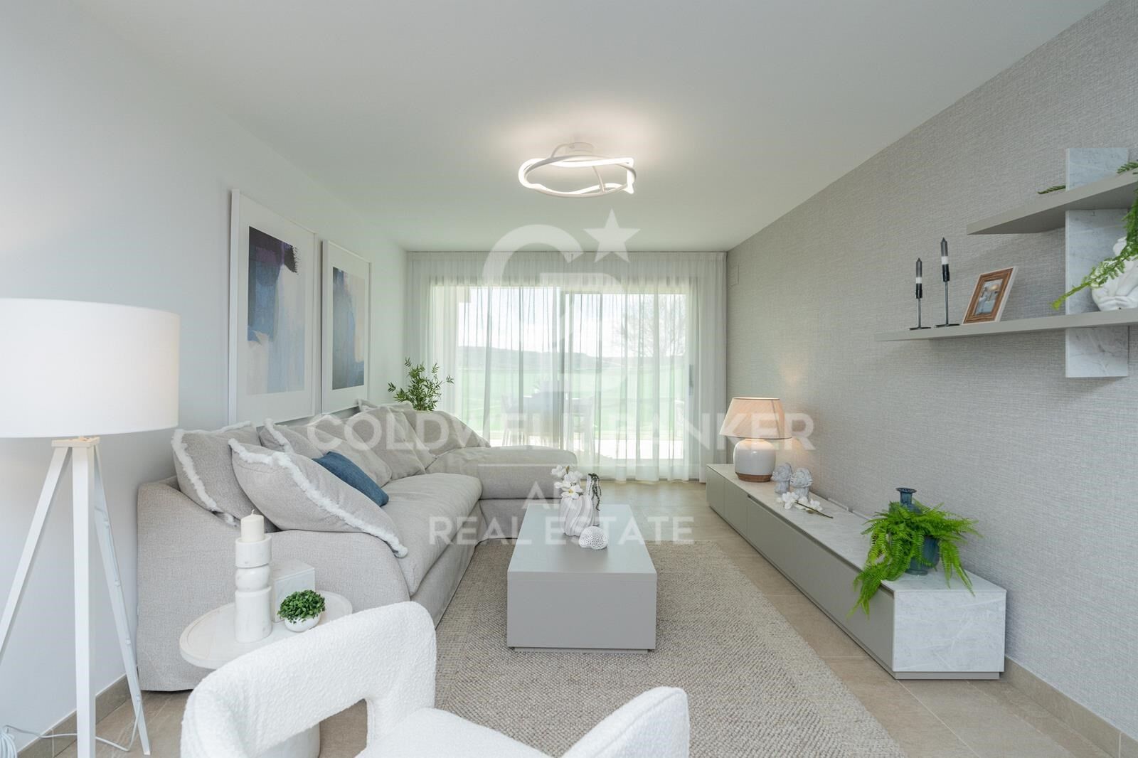 Luxury apartments next to the golf course in Estepona
