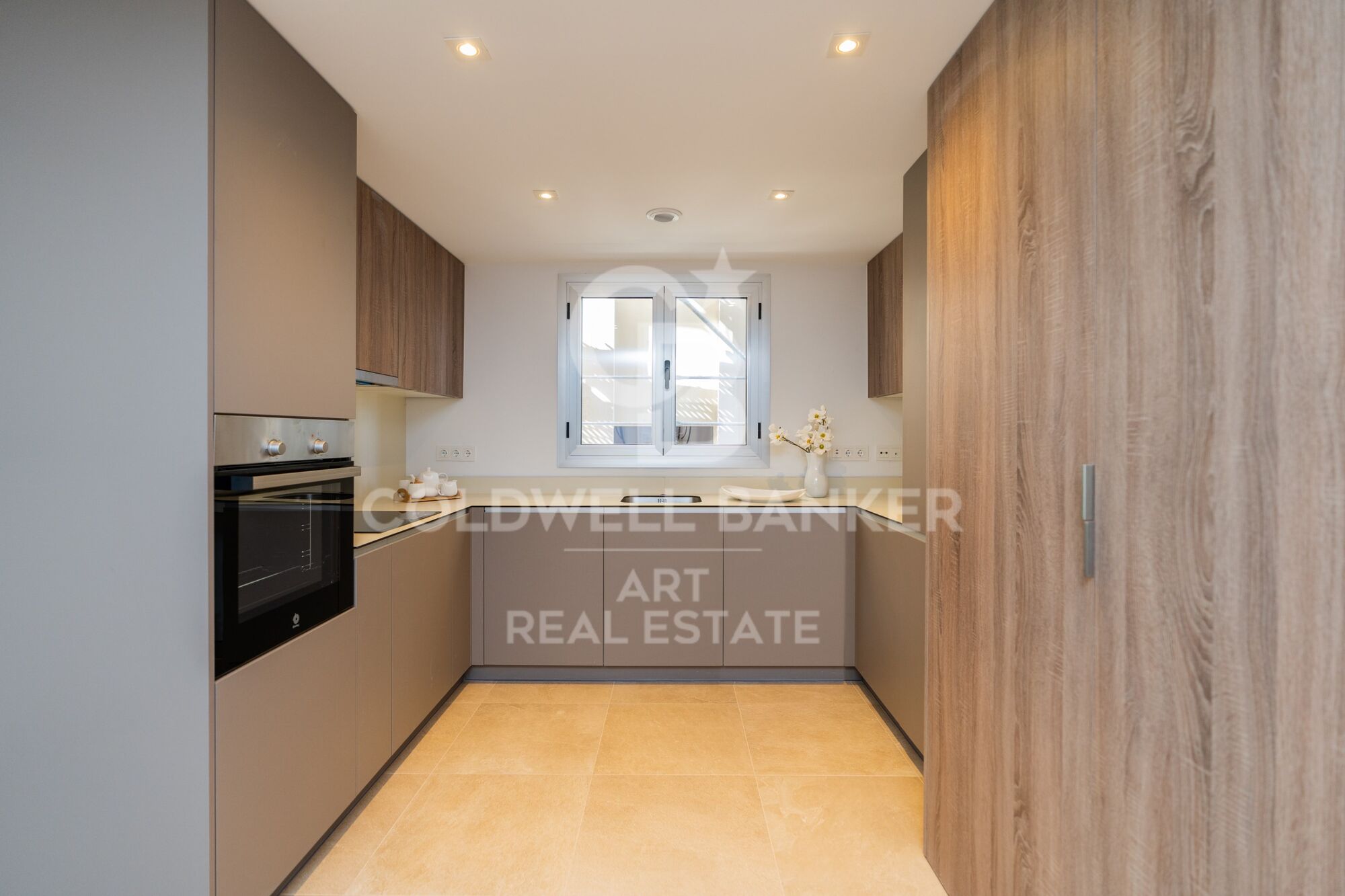 Luxury apartments next to the golf course in Estepona