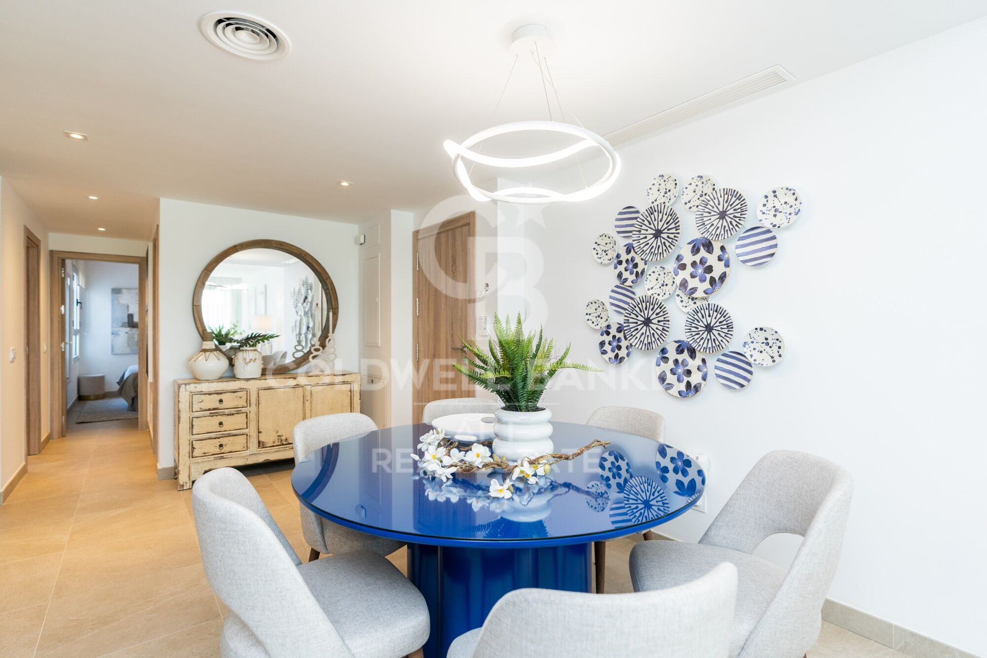 Luxury apartments next to the golf course in Estepona