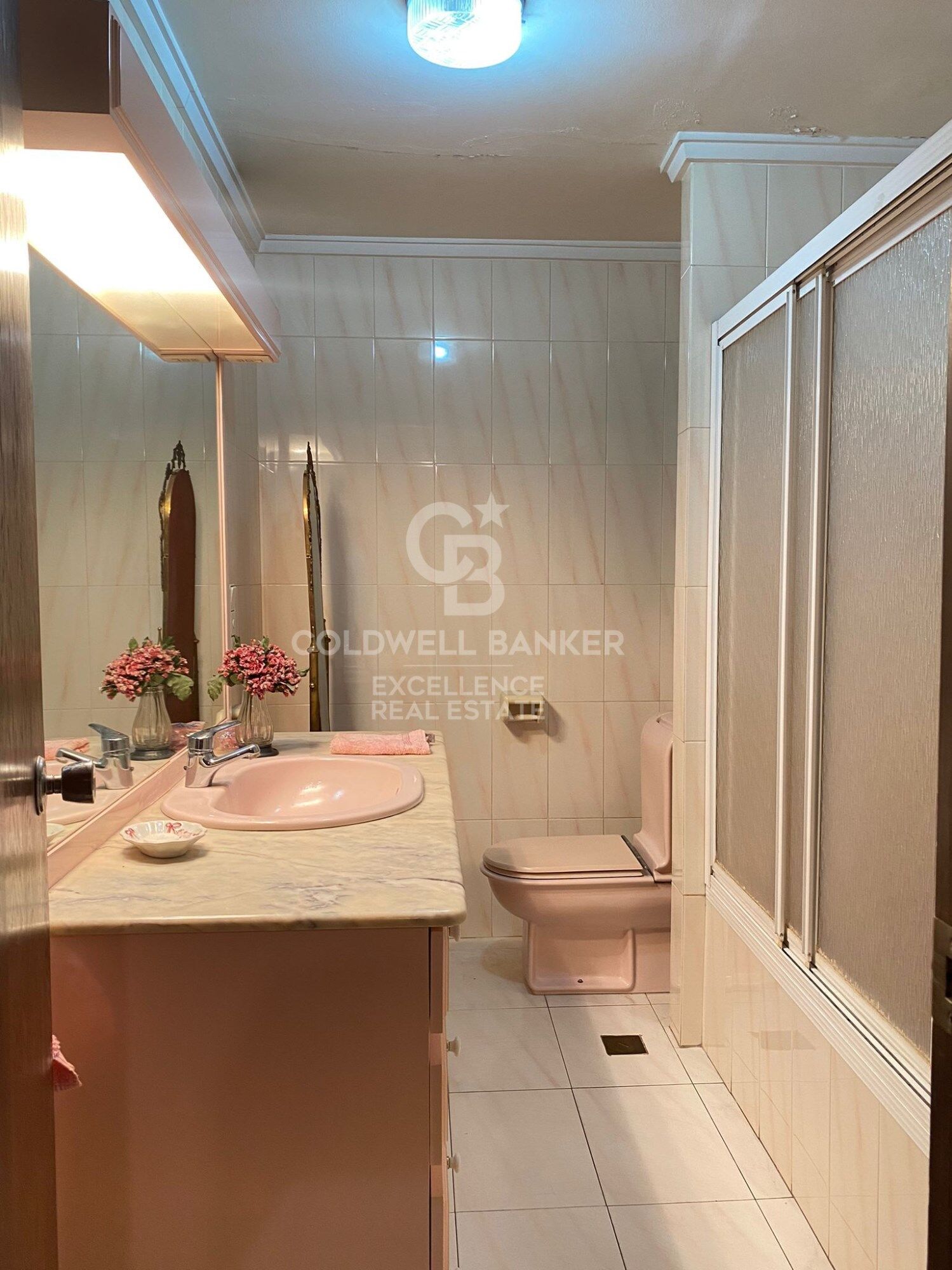 Regal Apartment for Sale in a Prestigious Location