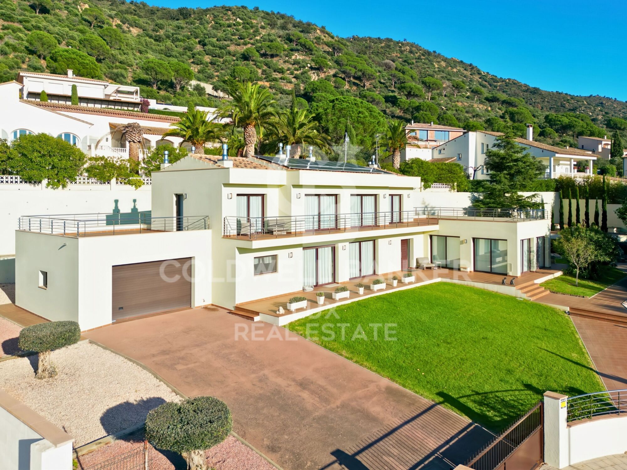 Luxury villa with pool and garden in Els Olivars, Pau