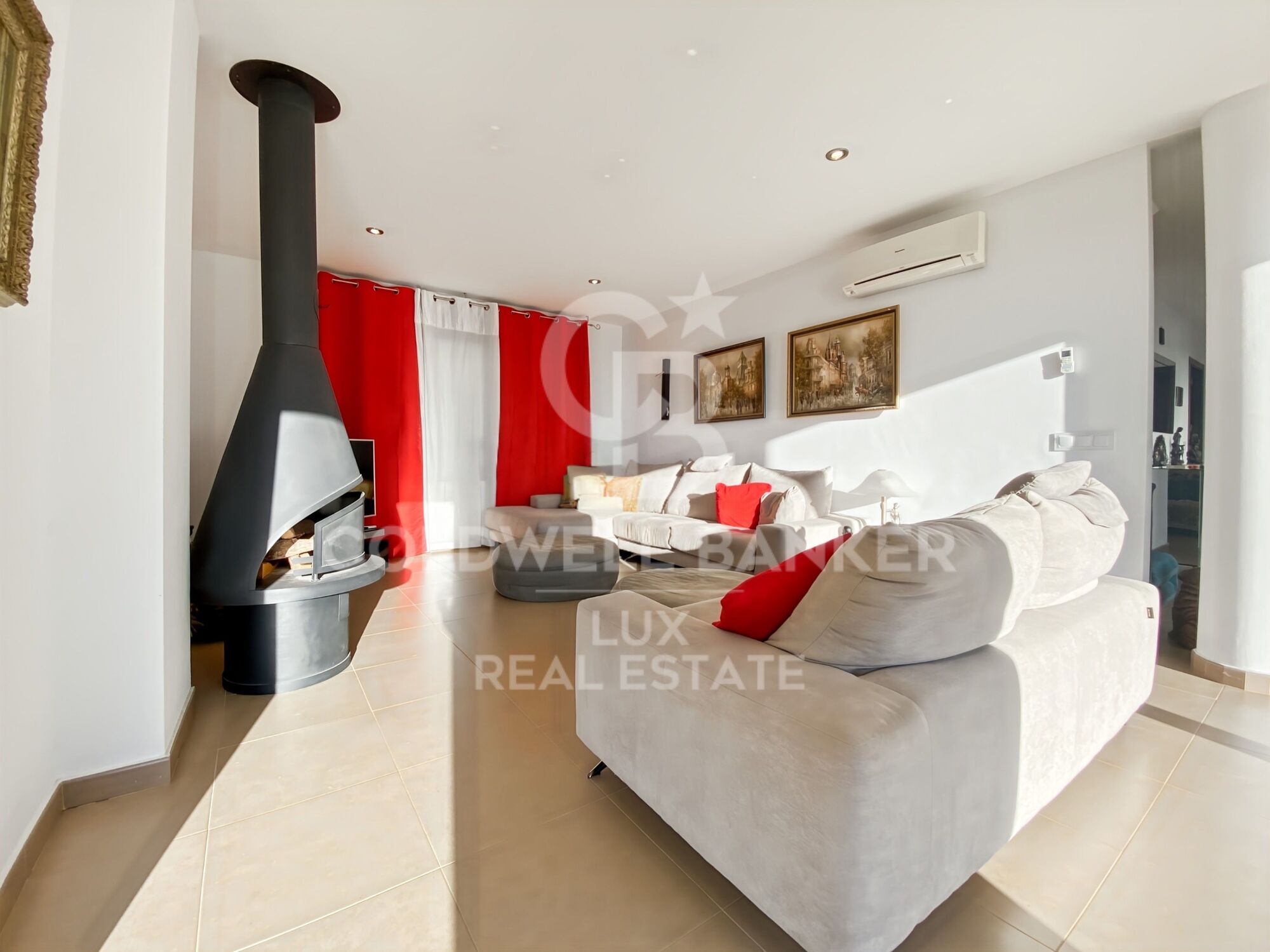 Luxury villa with pool and garden in Els Olivars, Pau