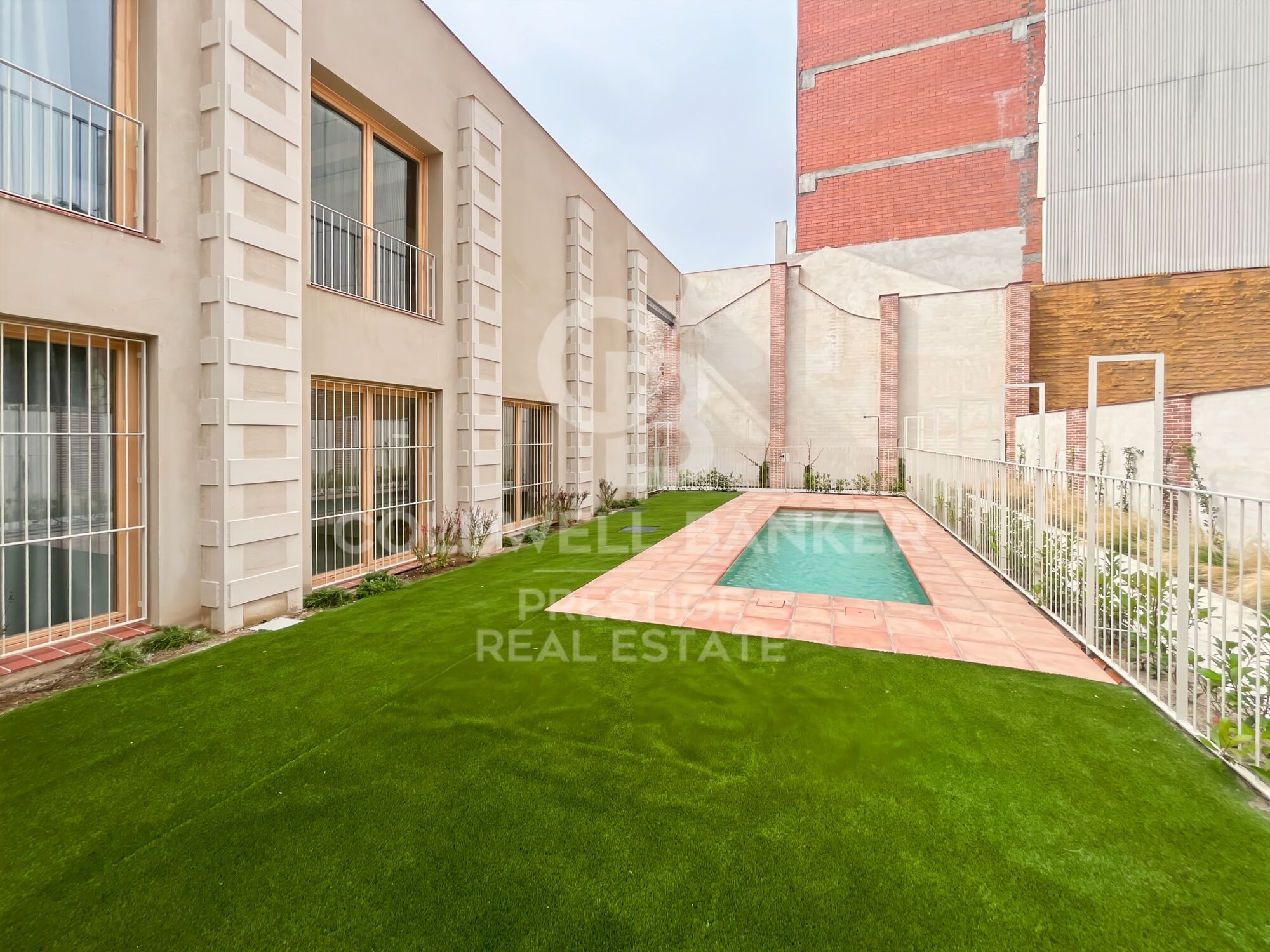 Nouveau développement de 4 bâtiments emblématiques rénovés avec des lofts uniques à vendre à Poblenou, Barcelone.
