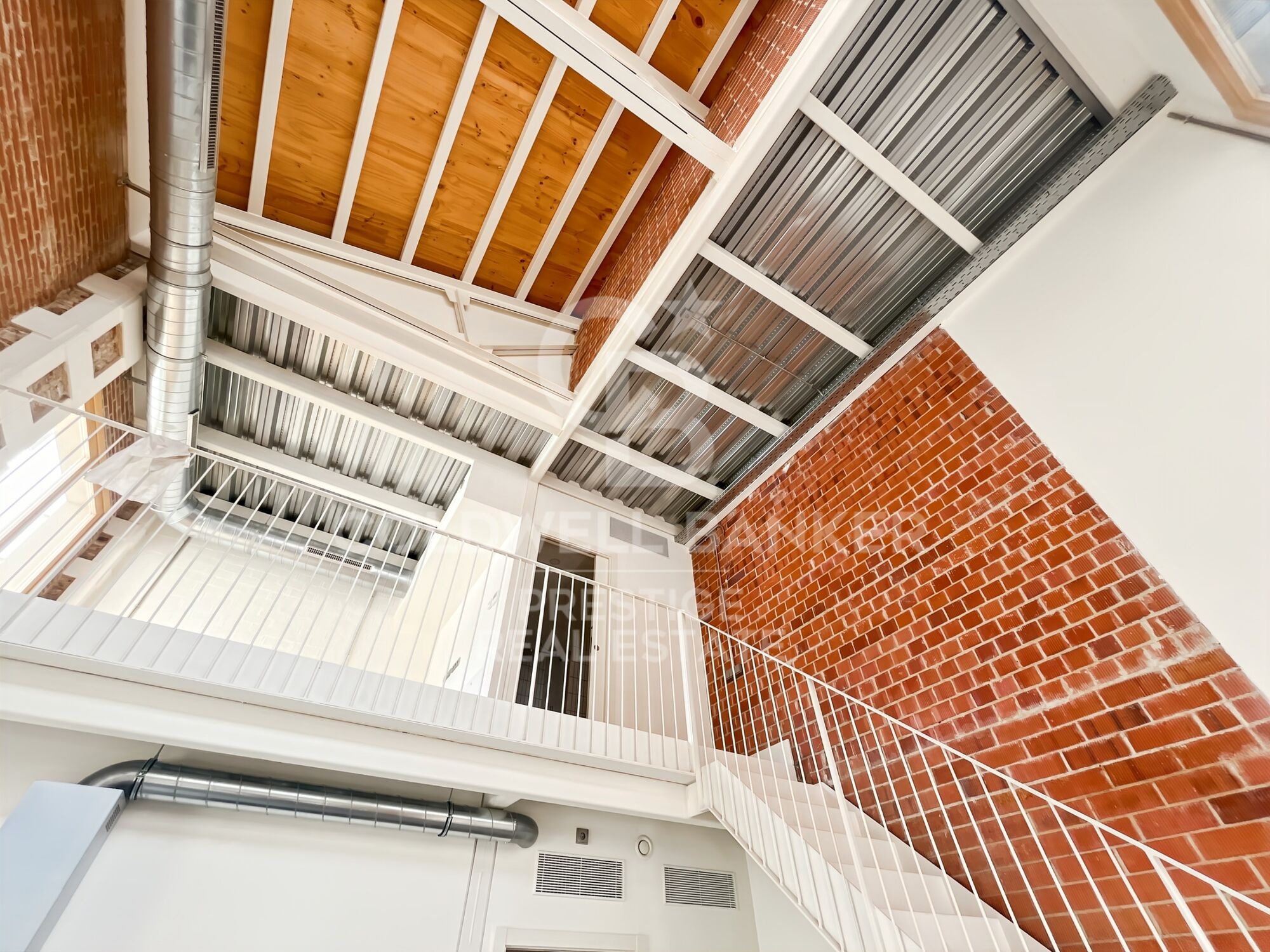 Nouveau développement de 4 bâtiments emblématiques rénovés avec des lofts uniques à vendre à Poblenou, Barcelone.