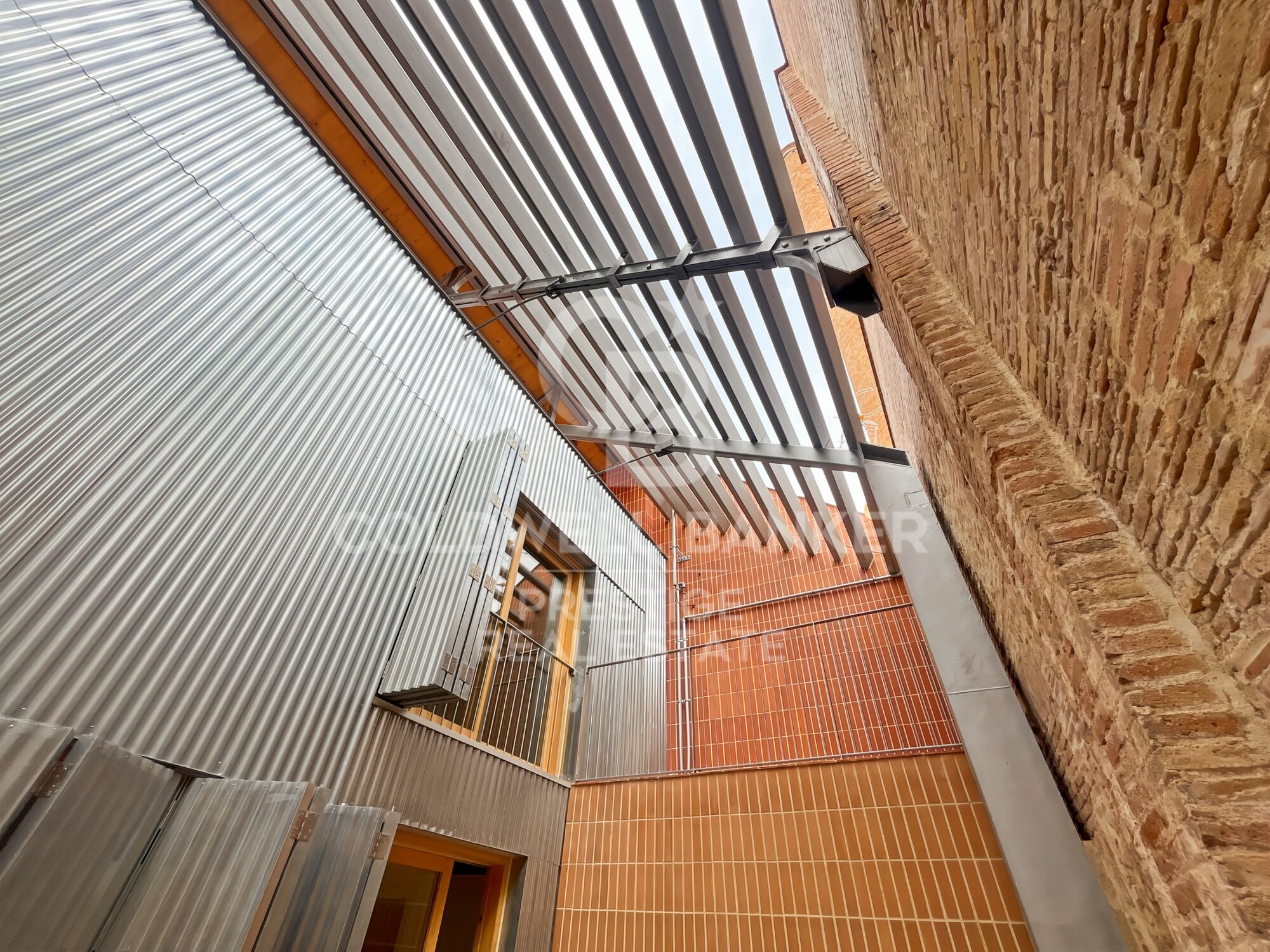 Neue Entwicklung von 4 renovierten emblematischen Gebäuden mit einzigartigen Lofts zum Verkauf in Poblenou, Barcelona.
