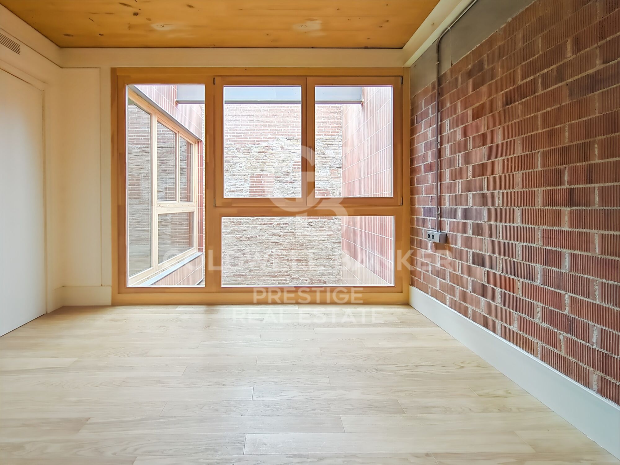 Newly built 2-bedroom triplex with terrace in Poblenou