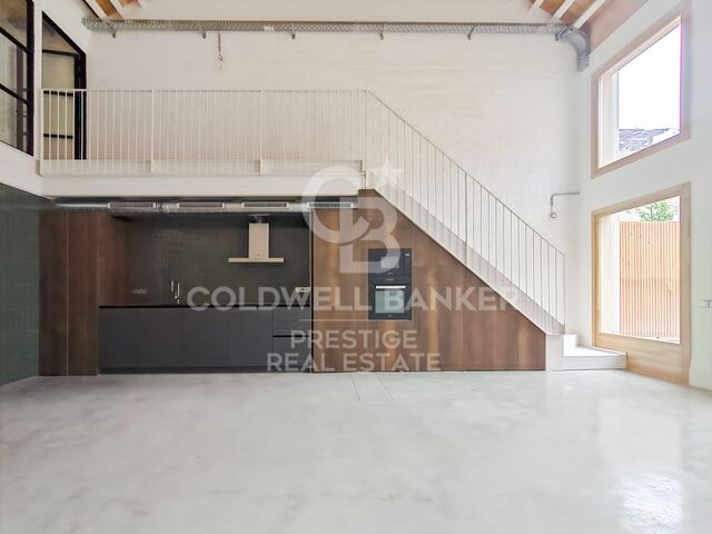 Newly built 2-bedroom triplex with terrace in Poblenou