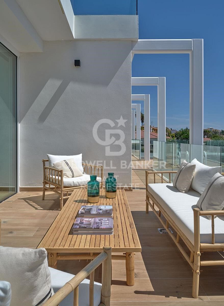 Belle villa avec vue panoramique sur la mer à Marbella