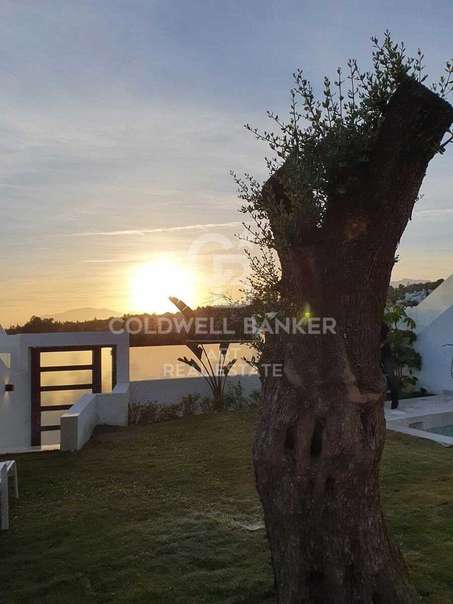 Belle villa avec vue panoramique sur la mer à Marbella