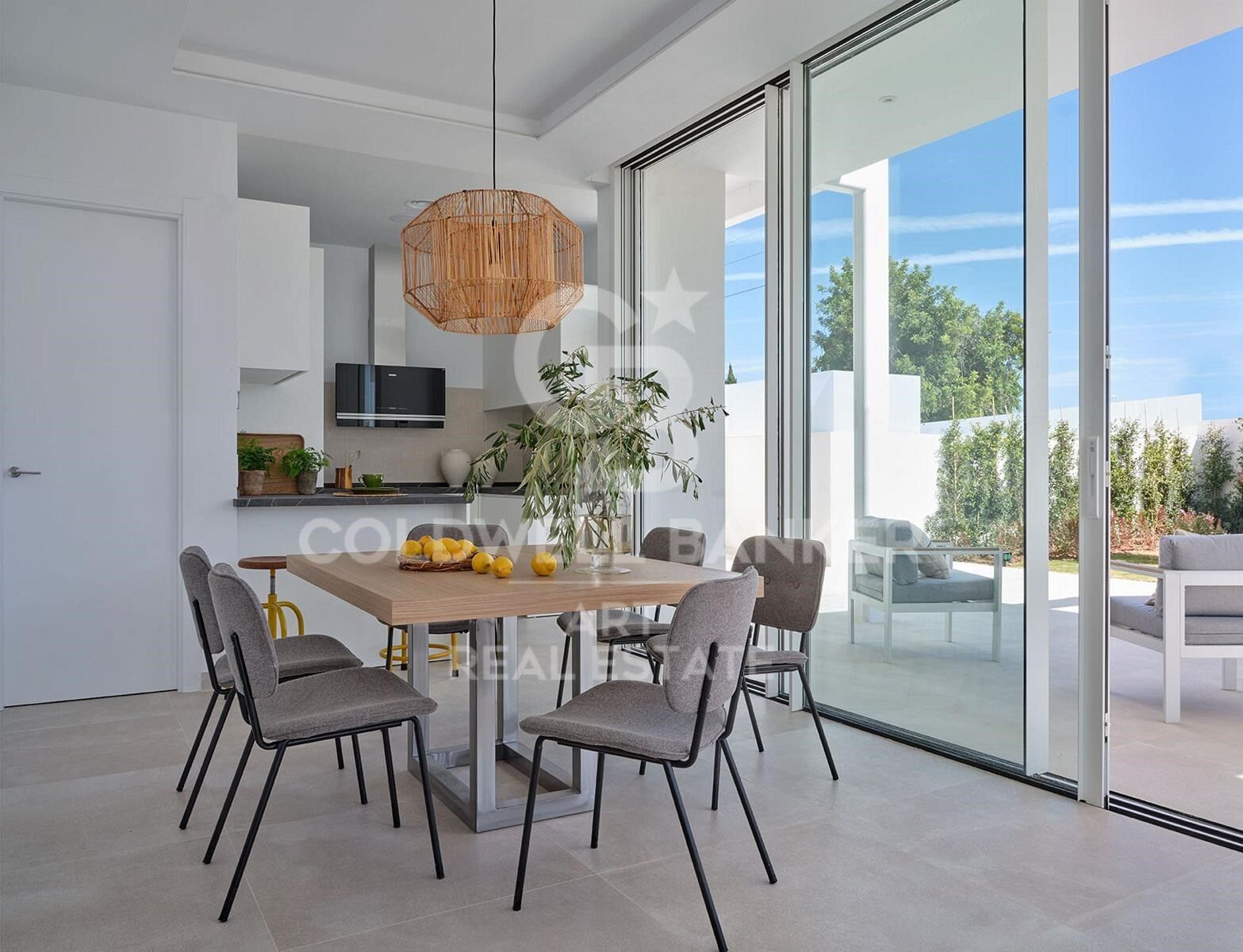 Preciosa villa con vistas panorámicas al mar en Marbella