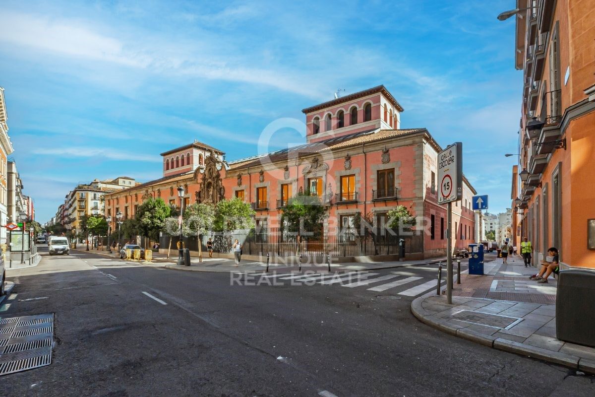 Exclusive renovated exterior property in Malasaña, Madrid