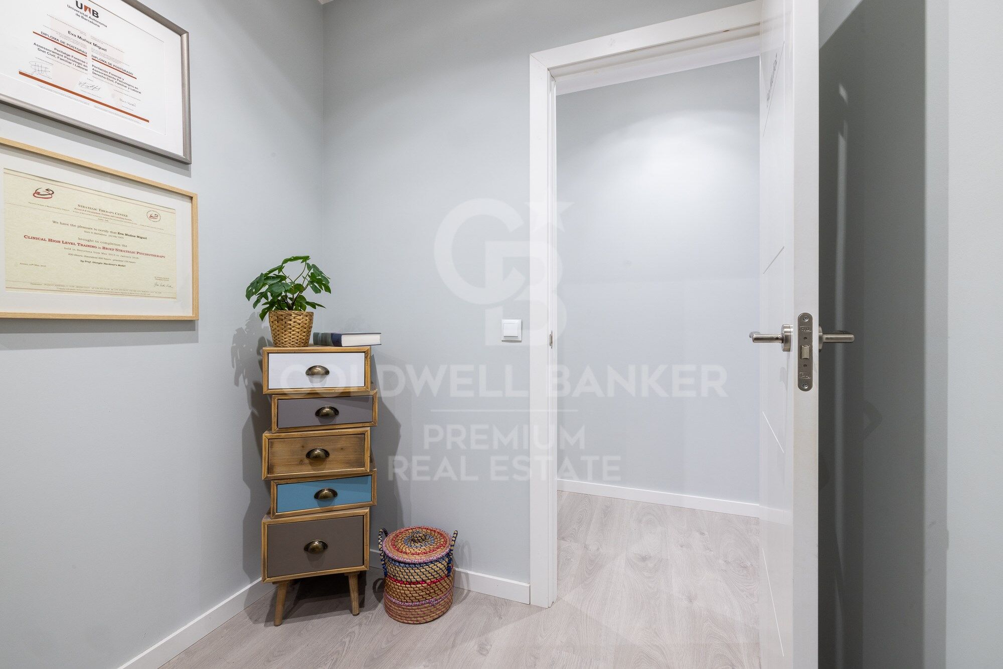 Despacho en la exclusiva Avenida Torreblanca: Elegancia, funcionalidad y comodidad