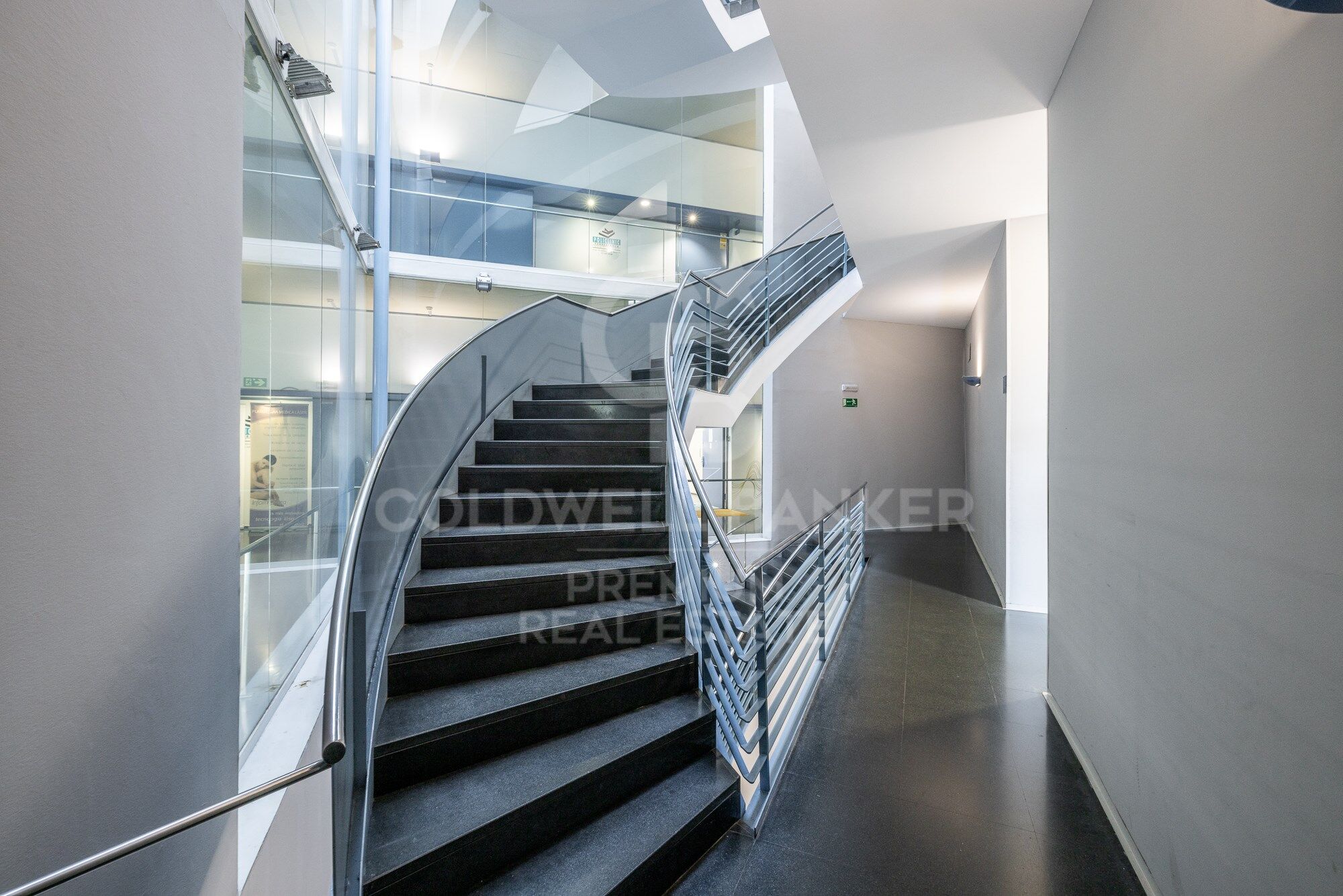 Despacho en la exclusiva Avenida Torreblanca: Elegancia, funcionalidad y comodidad