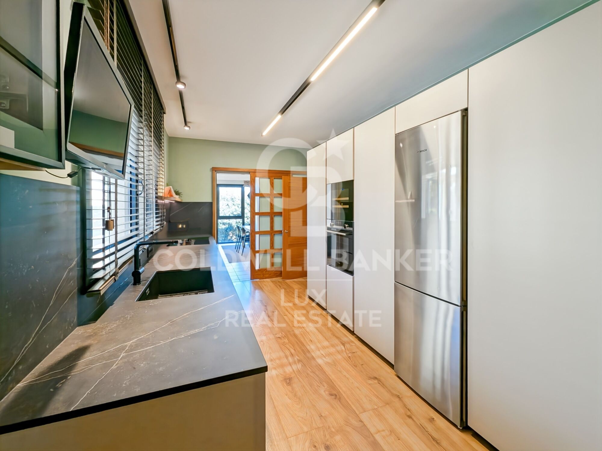 Luxury house with indoor pool in L'Escala