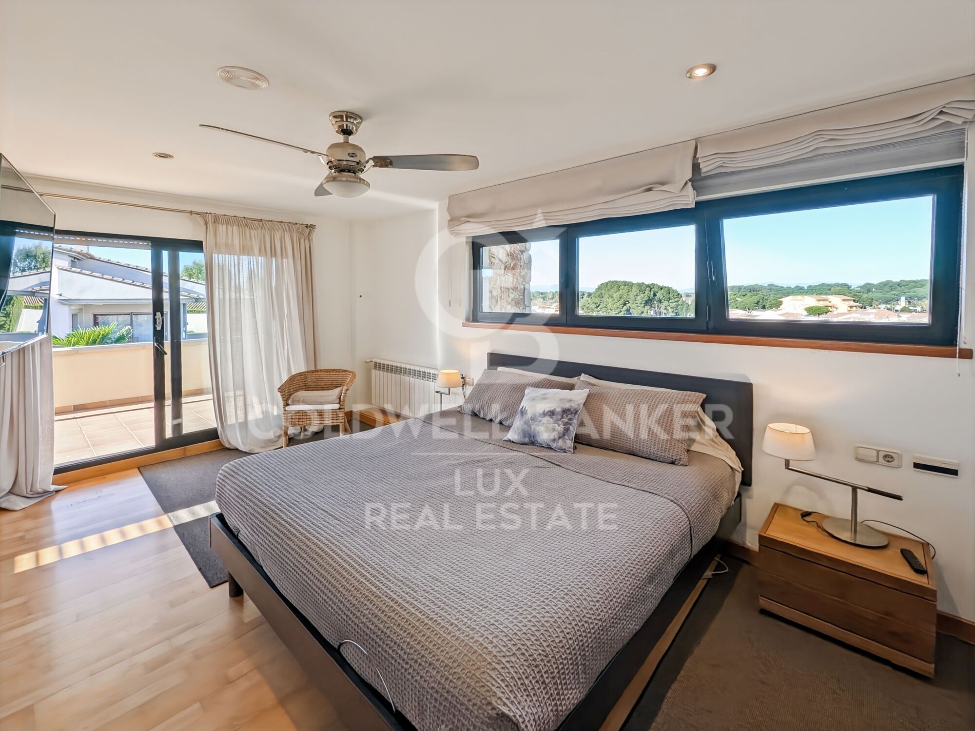 Luxury house with indoor pool in L'Escala