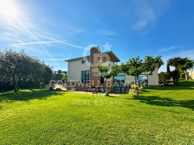 Luxury house with indoor pool in L'Escala