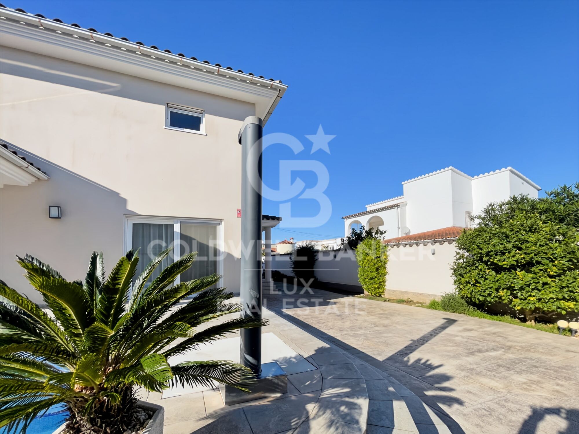 Luxury Villa with Pool and Garden 5 Minutes from the Beach in Empuriabrava