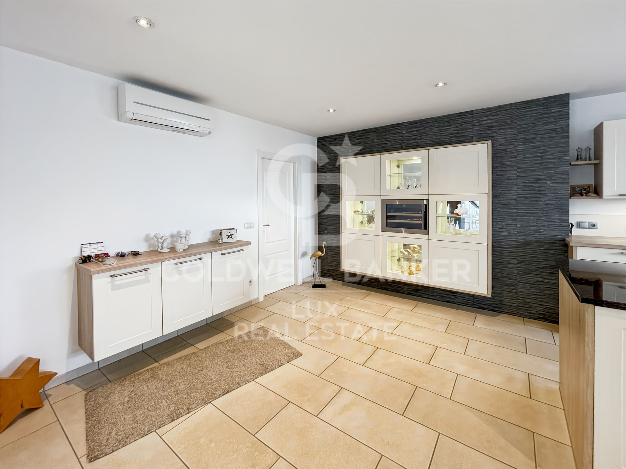 Luxury Villa with Pool and Garden 5 Minutes from the Beach in Empuriabrava