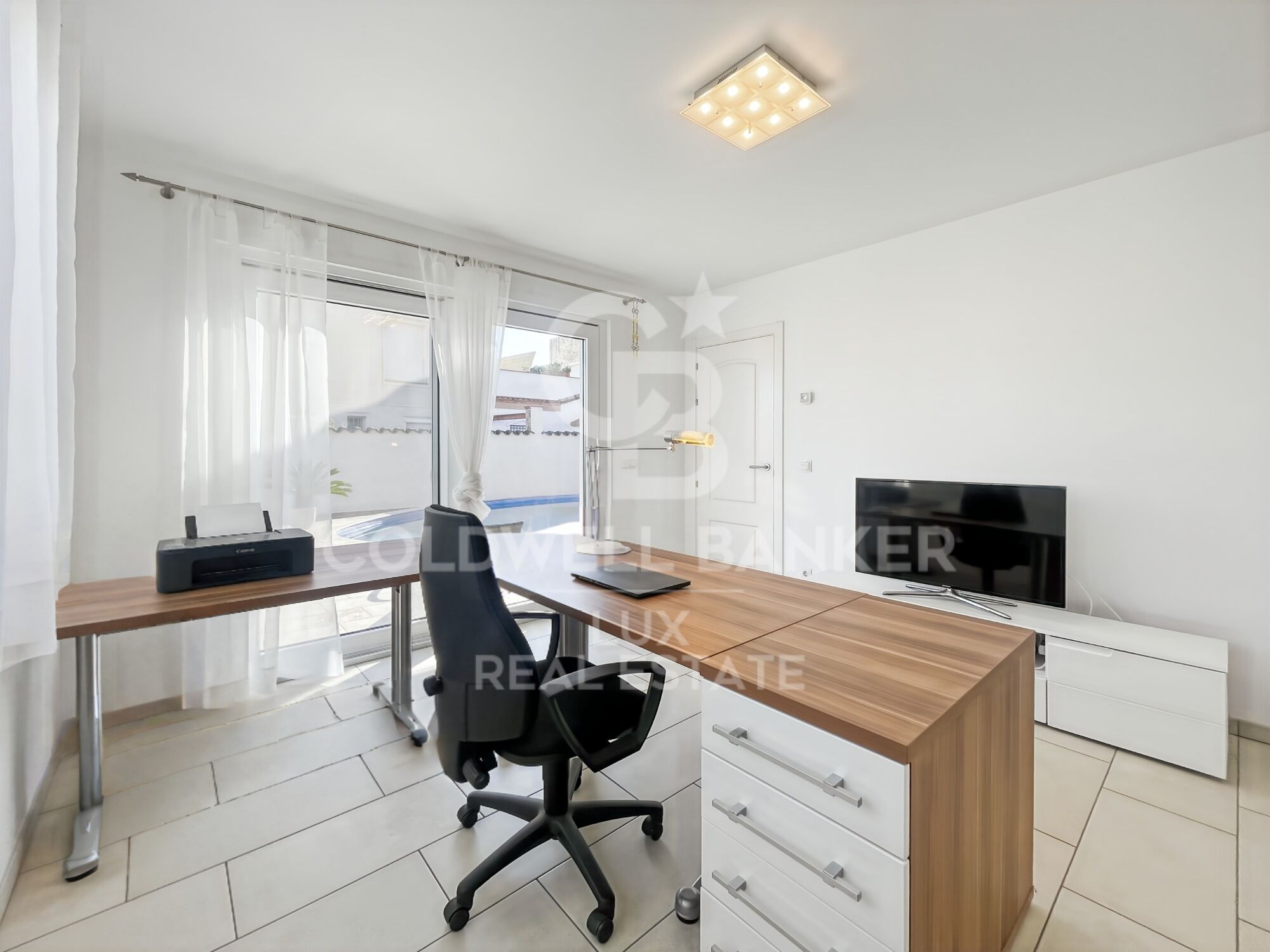 Luxury Villa with Pool and Garden 5 Minutes from the Beach in Empuriabrava