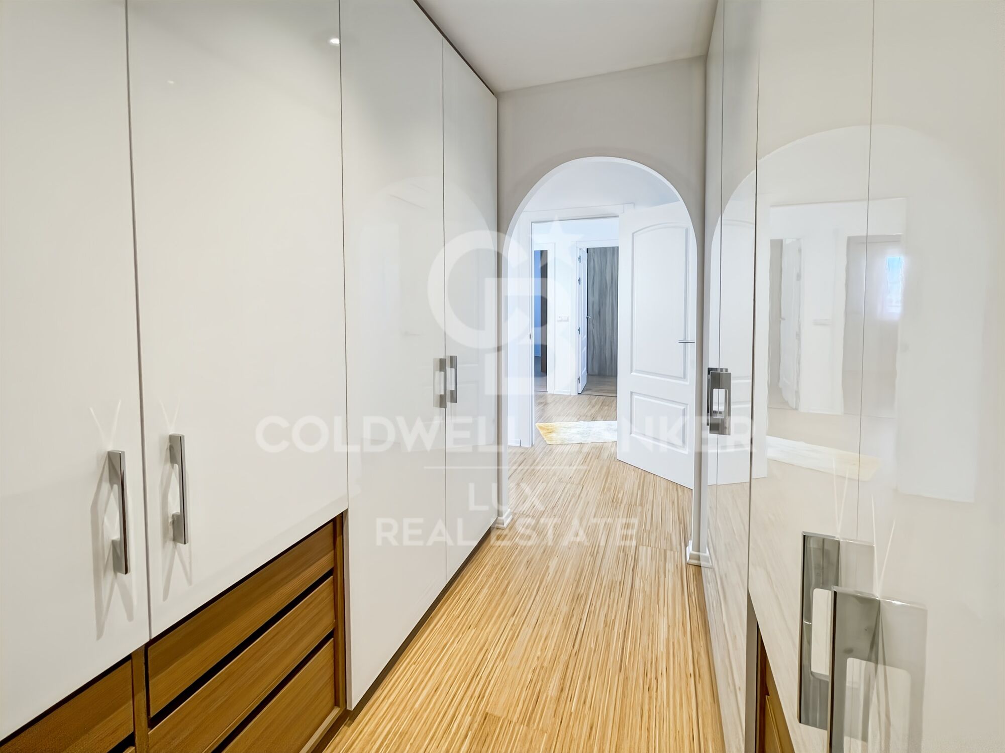 Villa de luxe avec piscine et jardin à 5 minutes de la plage à Empuriabrava