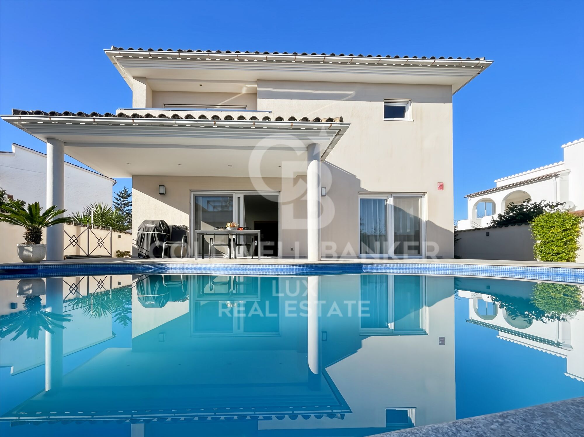 Luxury Villa with Pool and Garden 5 Minutes from the Beach in Empuriabrava