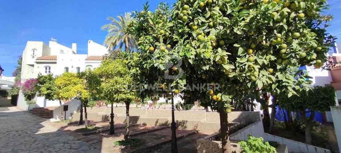 Town House 5 Bedrooms Triplex Sale Marbella