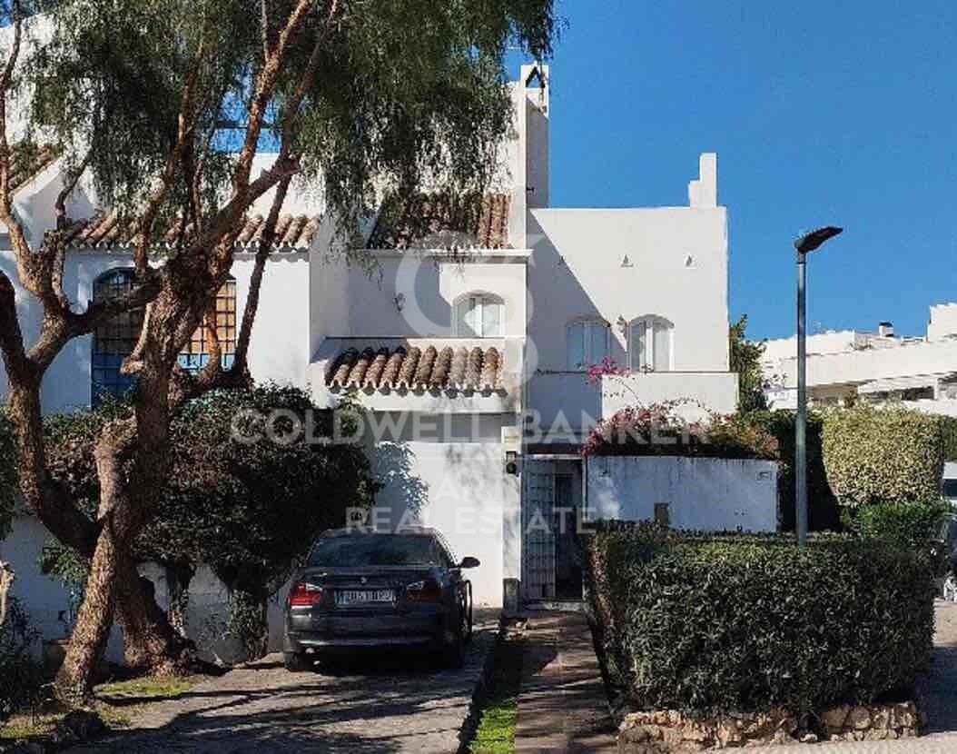 Reihenhaus 5 Schlafzimmer, 3 Stockwerke Verkauf Marbella